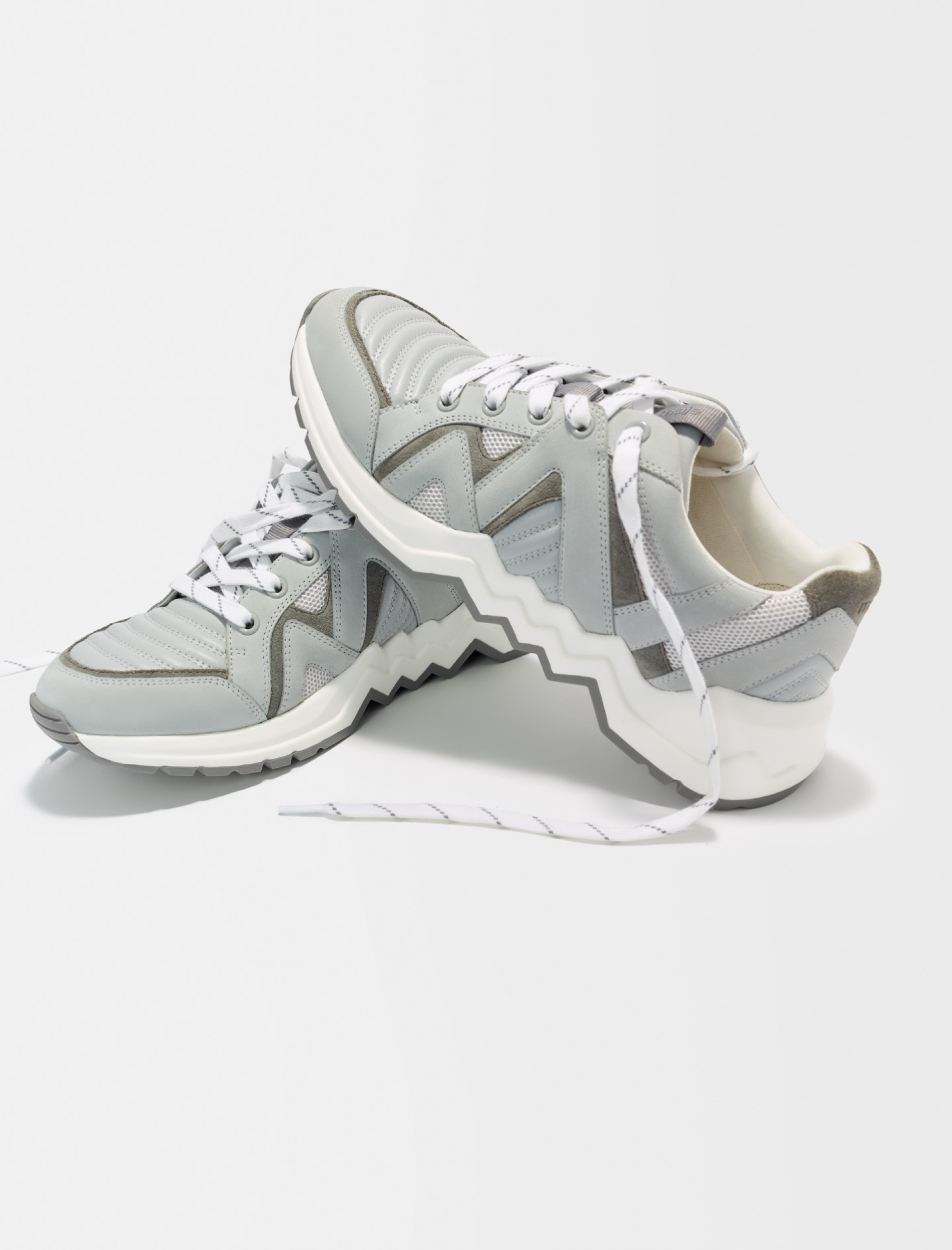 Жіночі сірі кросівки