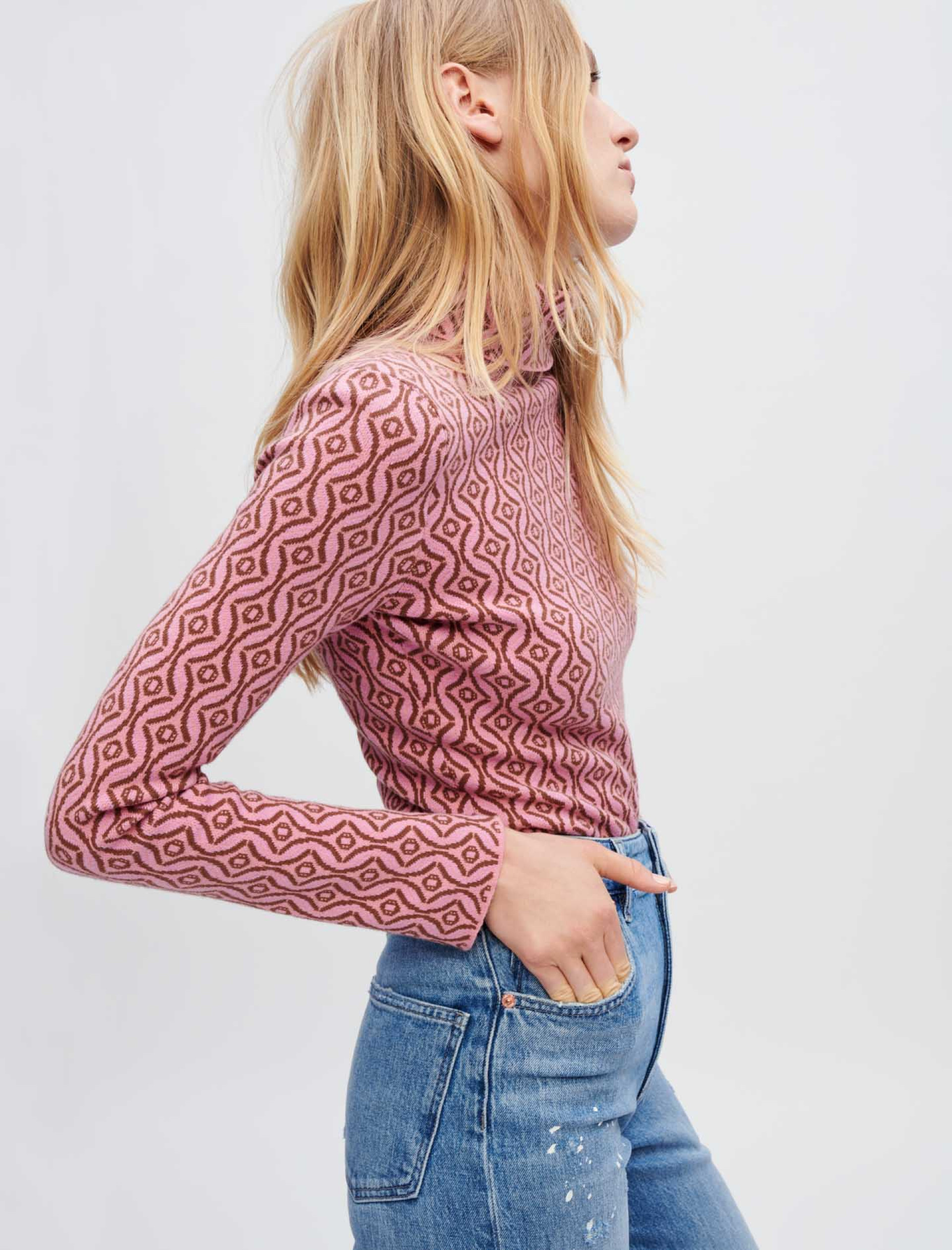 Женский приталенный жаккардовый джемпер Maje Clover