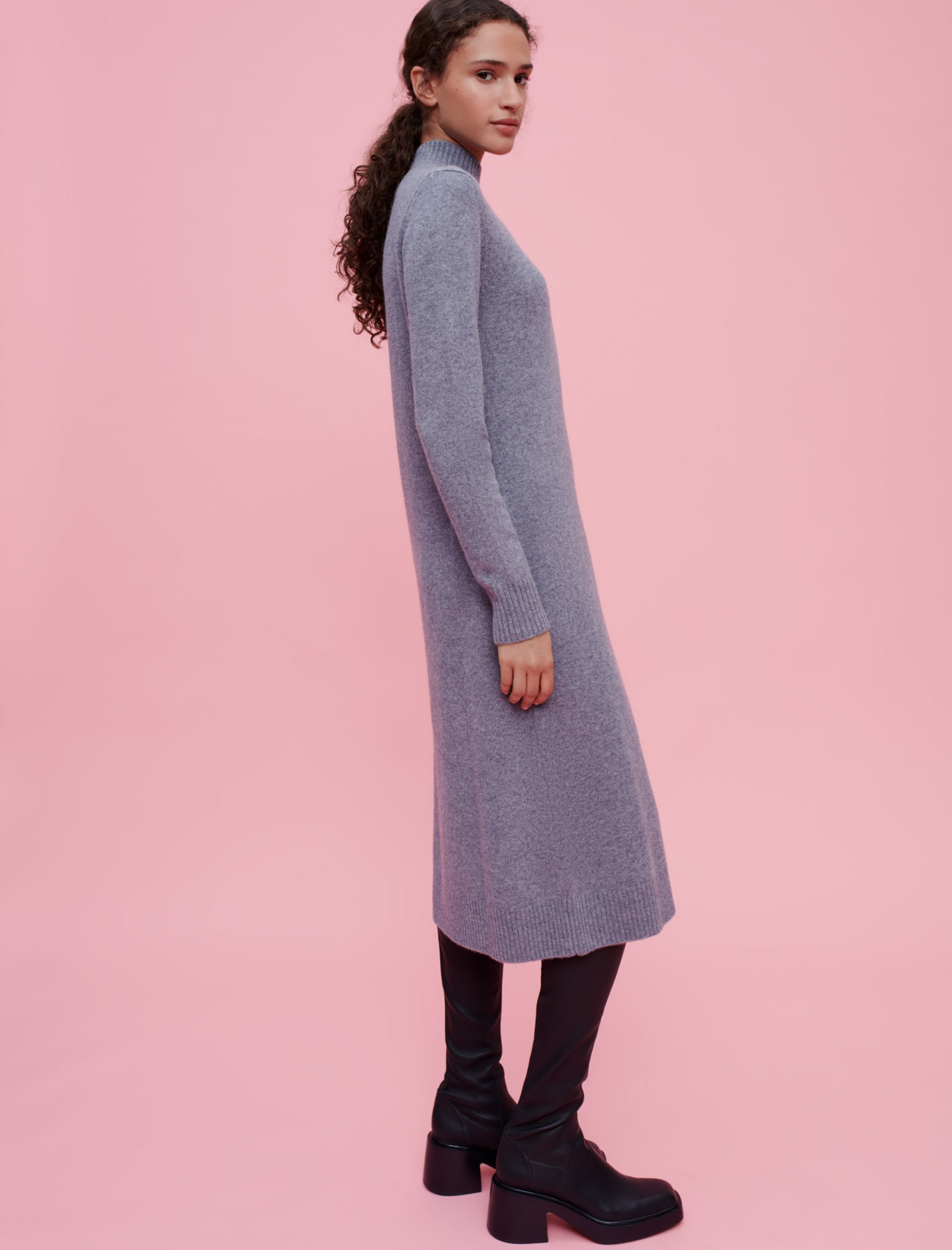 Женское серое платье Женское серое платье