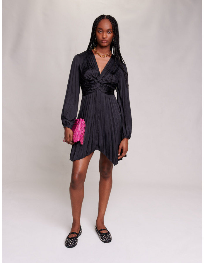 Жіноча чорна сукня