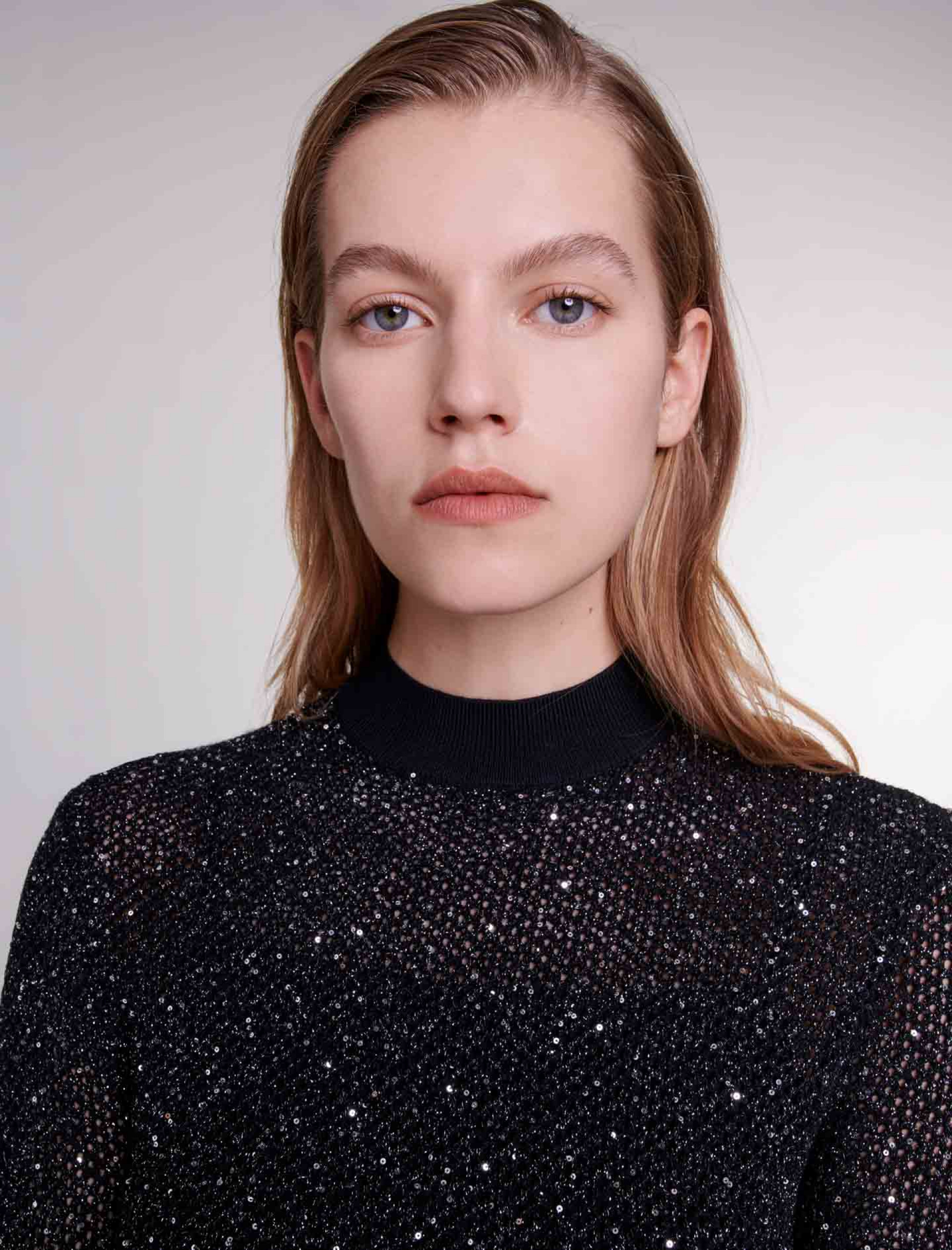 Жіноча чорна сукня Жіноча чорна сукня