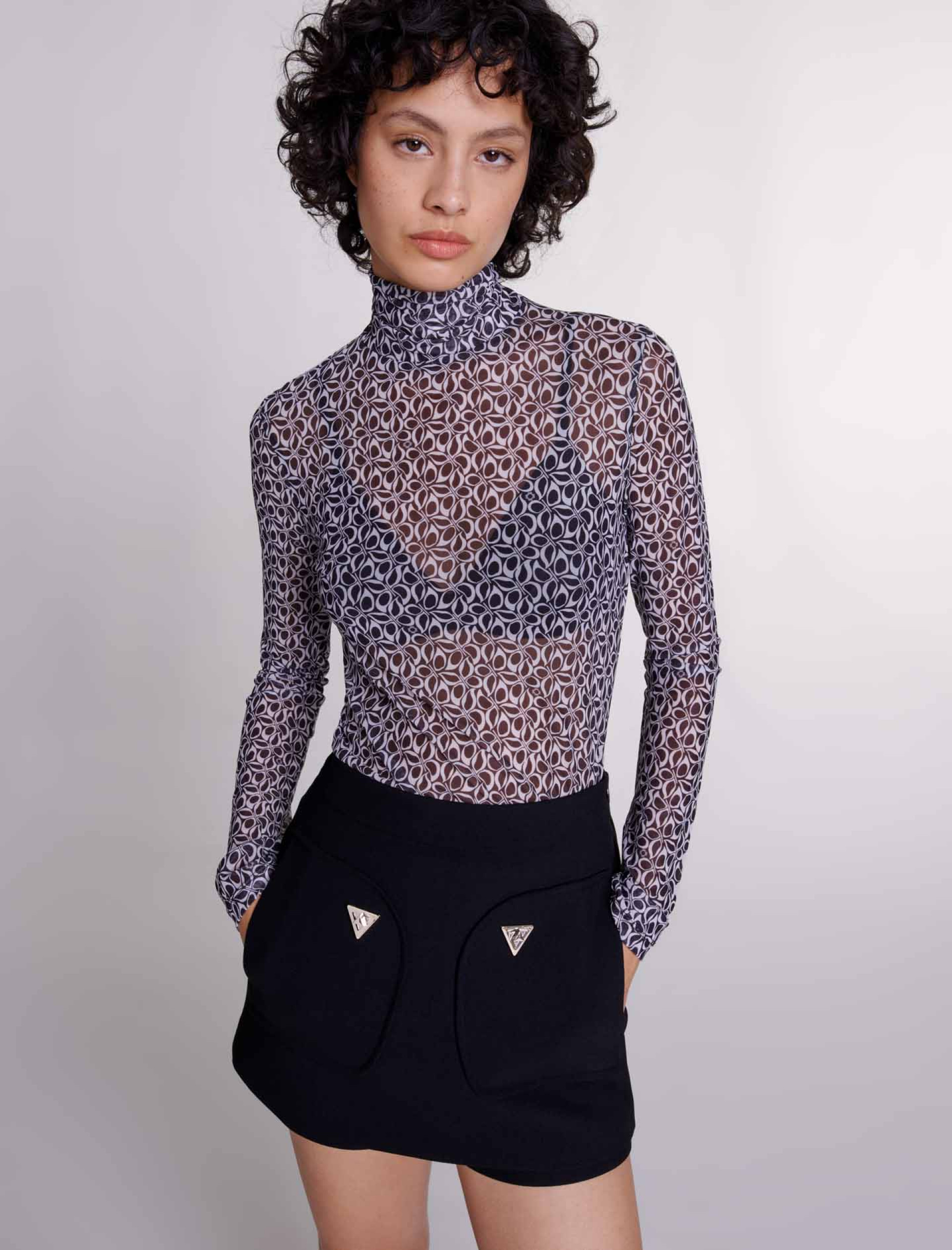 Жіноча чорна теніска Жіноча чорна теніска