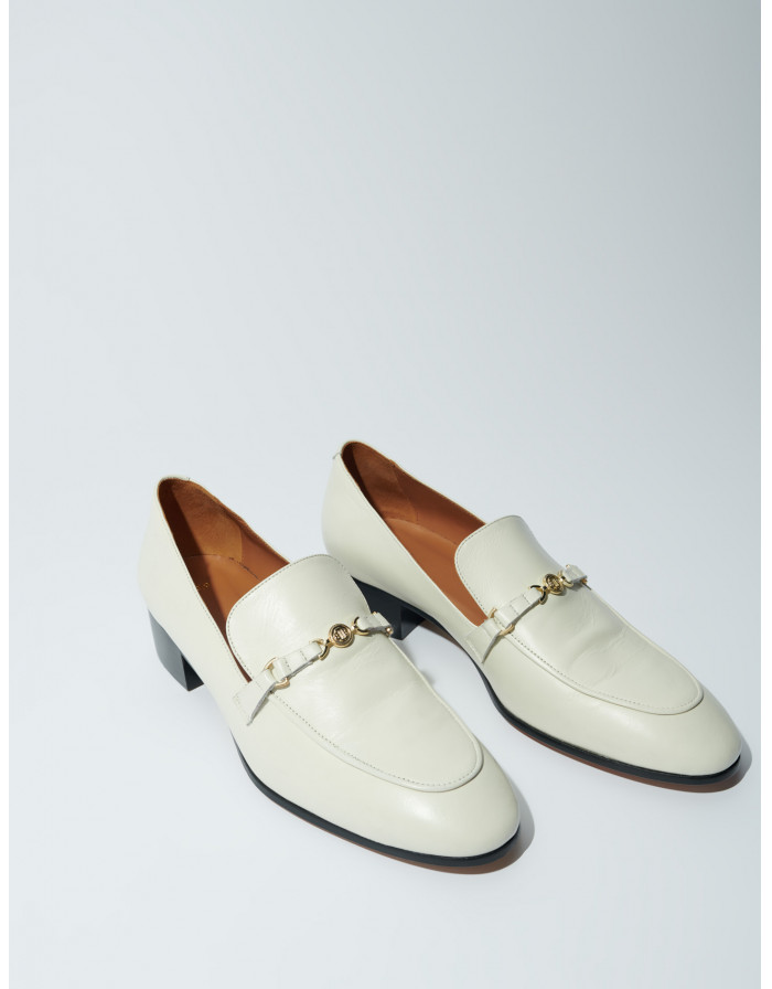 Жіночі молочні туфлі