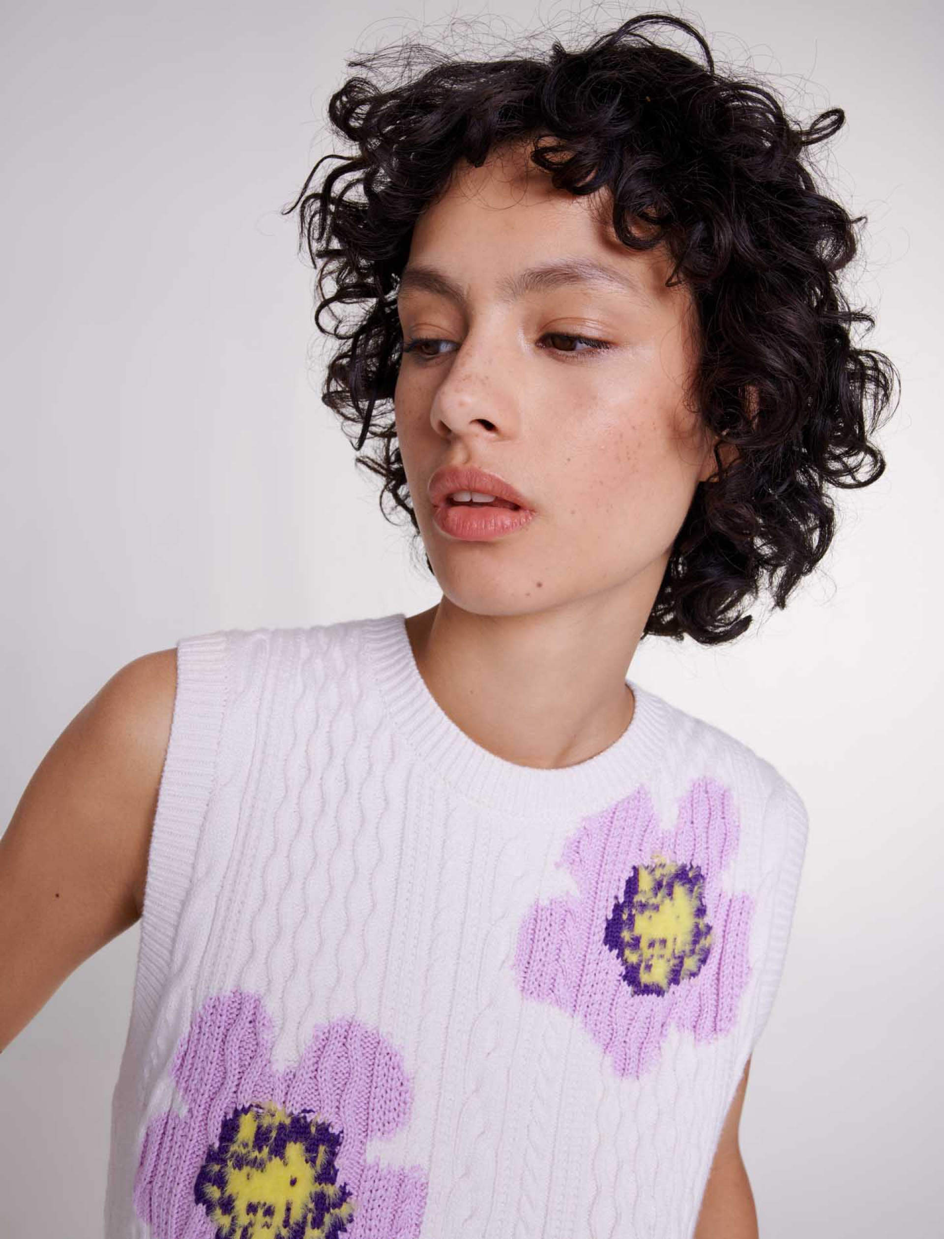 Женский молочный джемпер Женский молочный джемпер