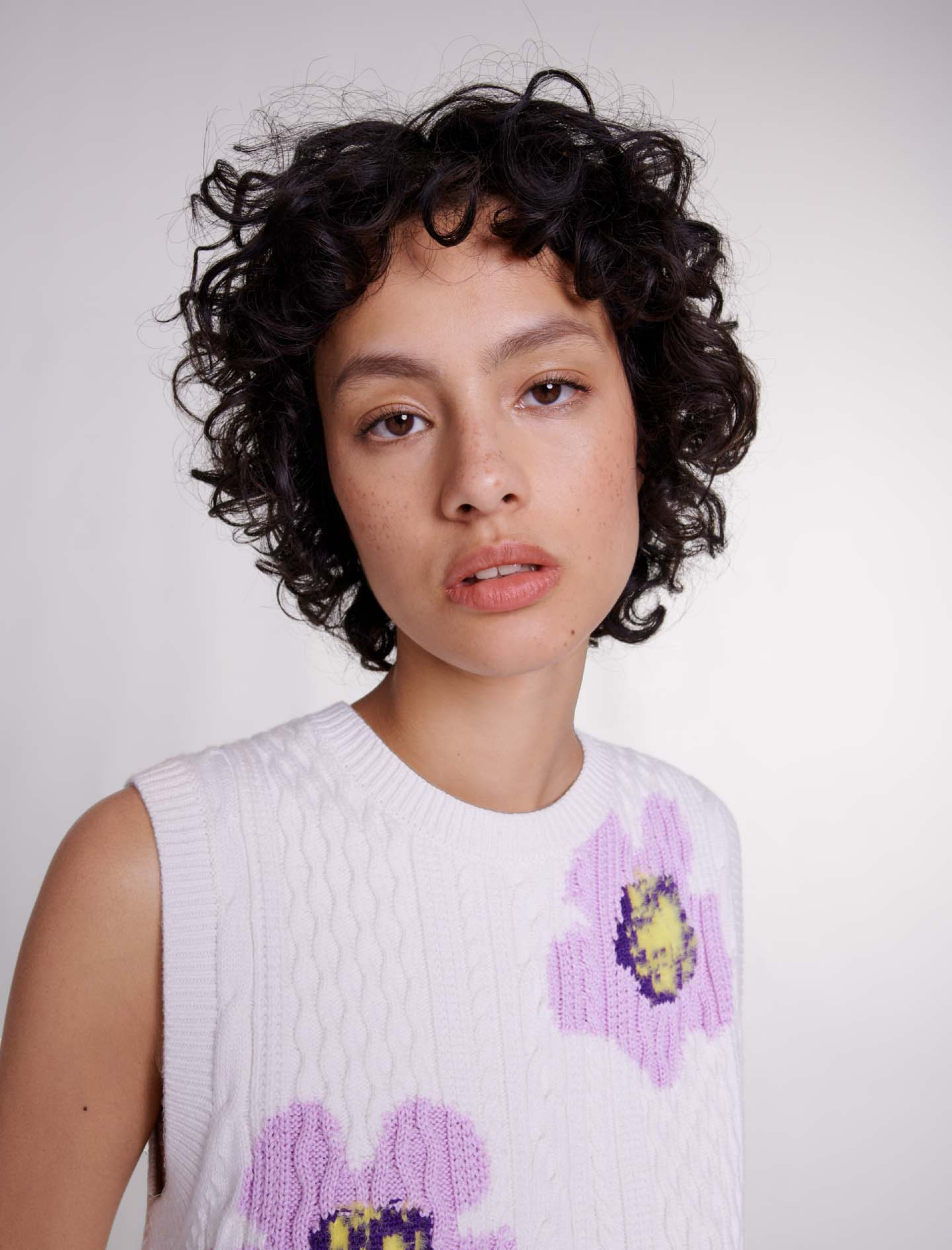 Женский молочный джемпер Женский молочный джемпер