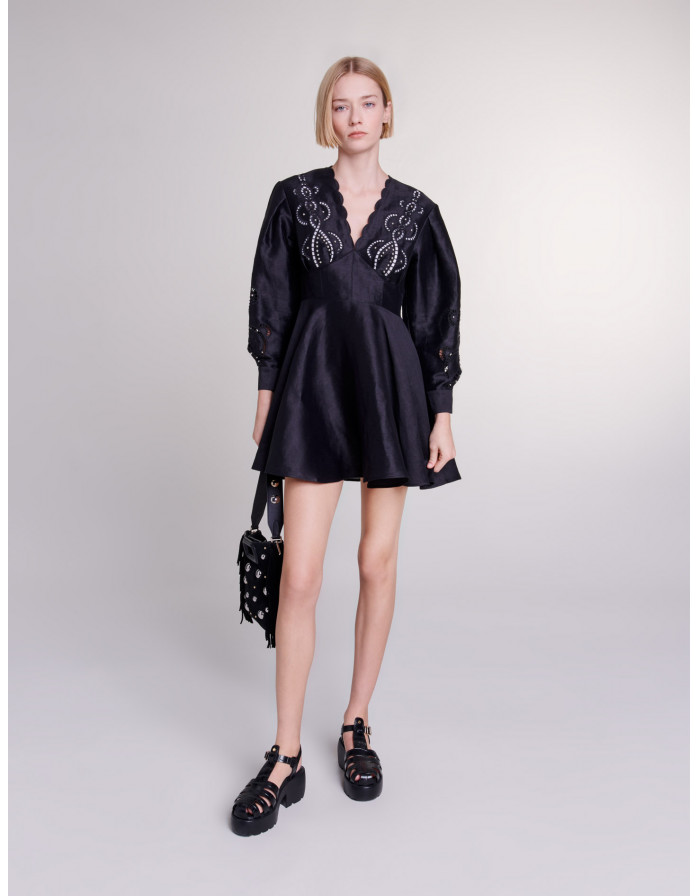 Короткое льняное платье с вышивкой