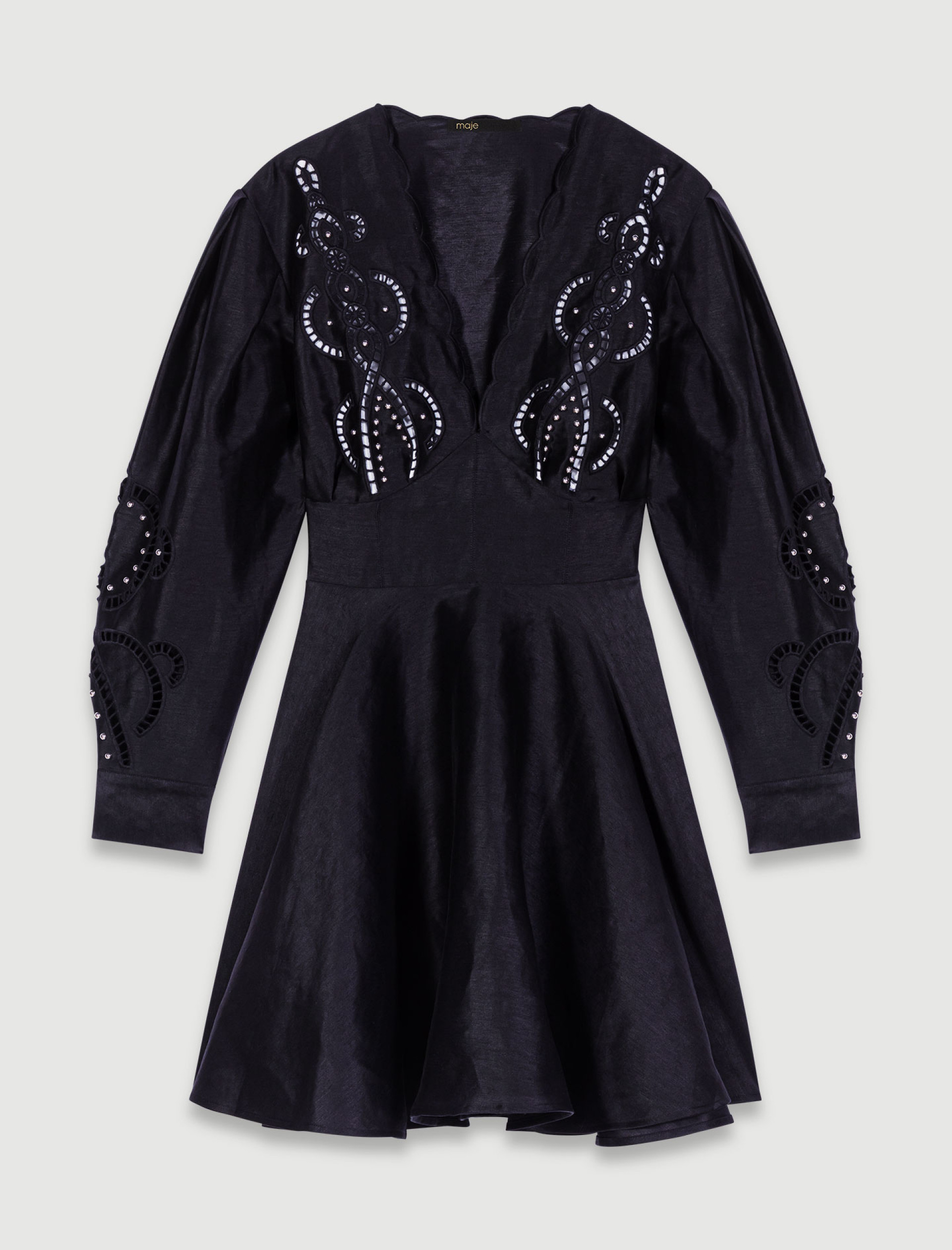 Короткое льняное платье с вышивкой