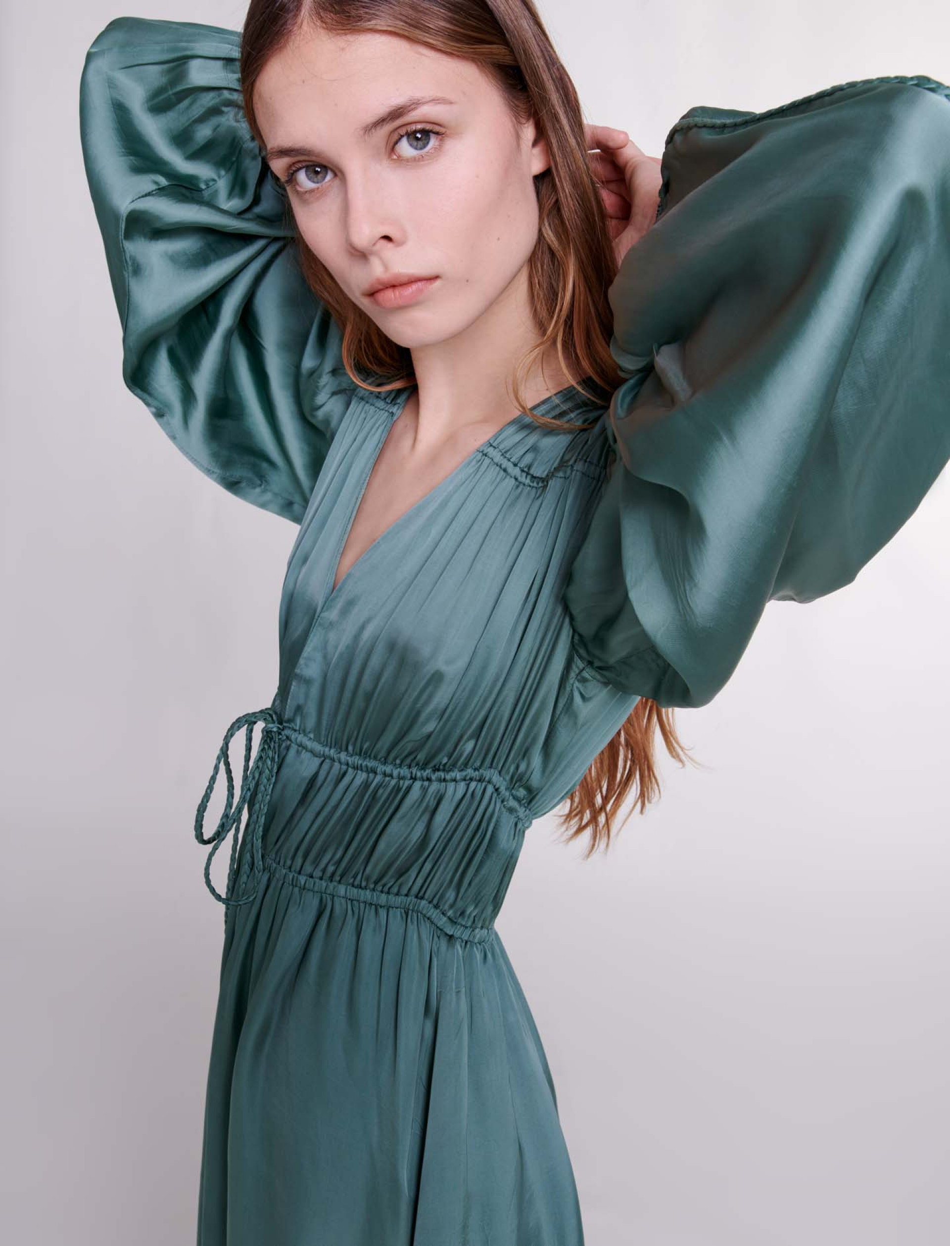 Сукня максі з атласного матеріалу