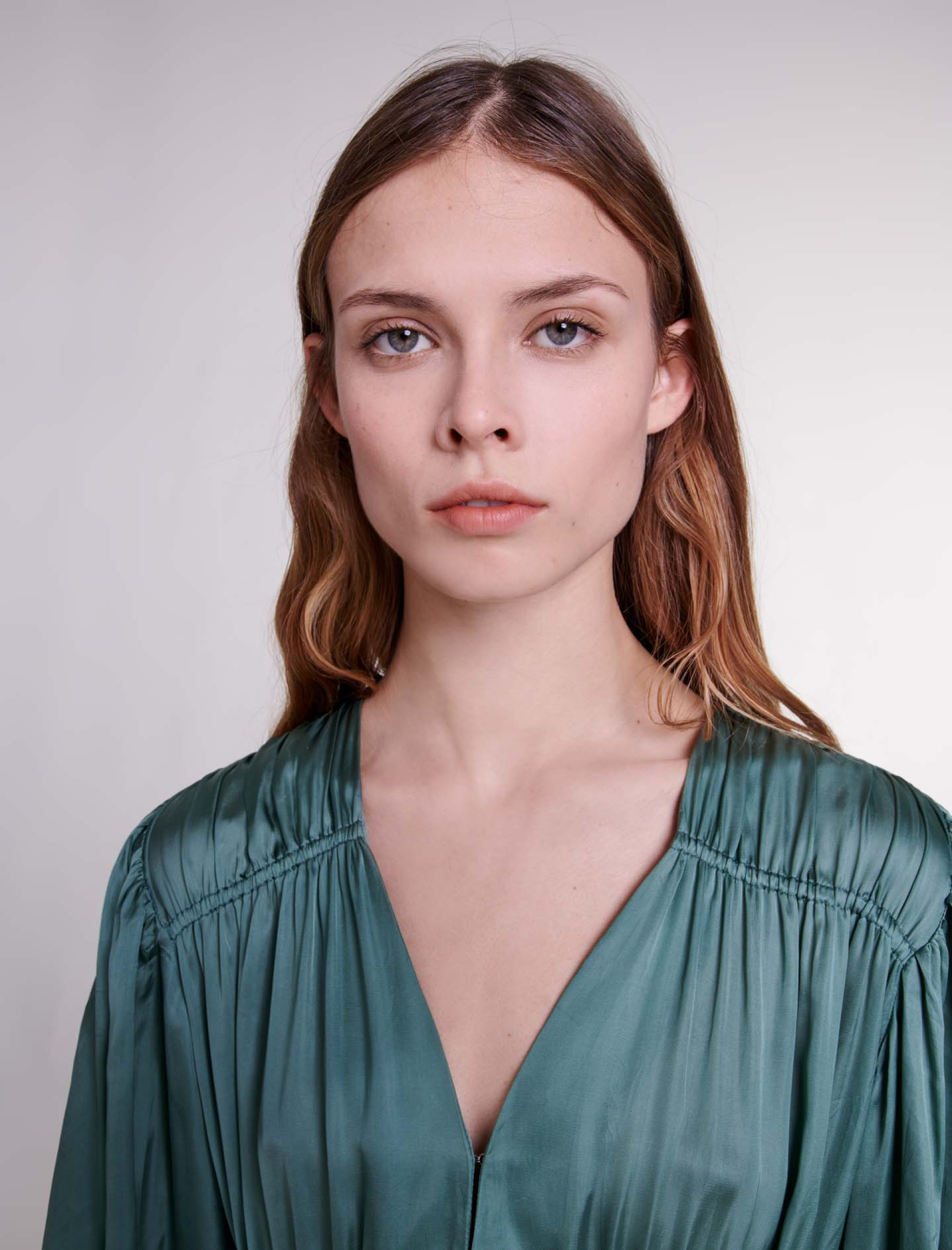 Сукня максі з атласного матеріалу