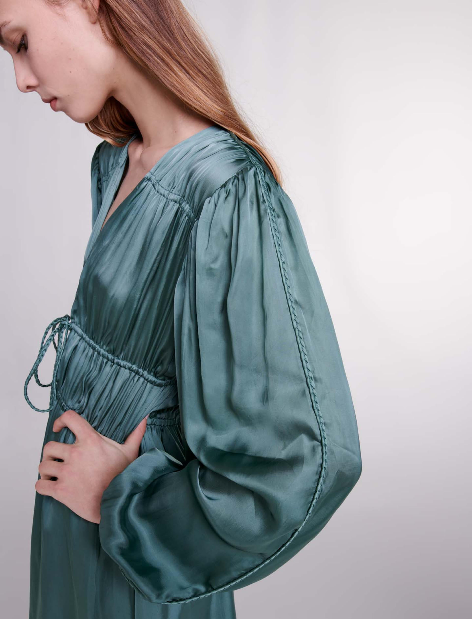 Сукня максі з атласного матеріалу