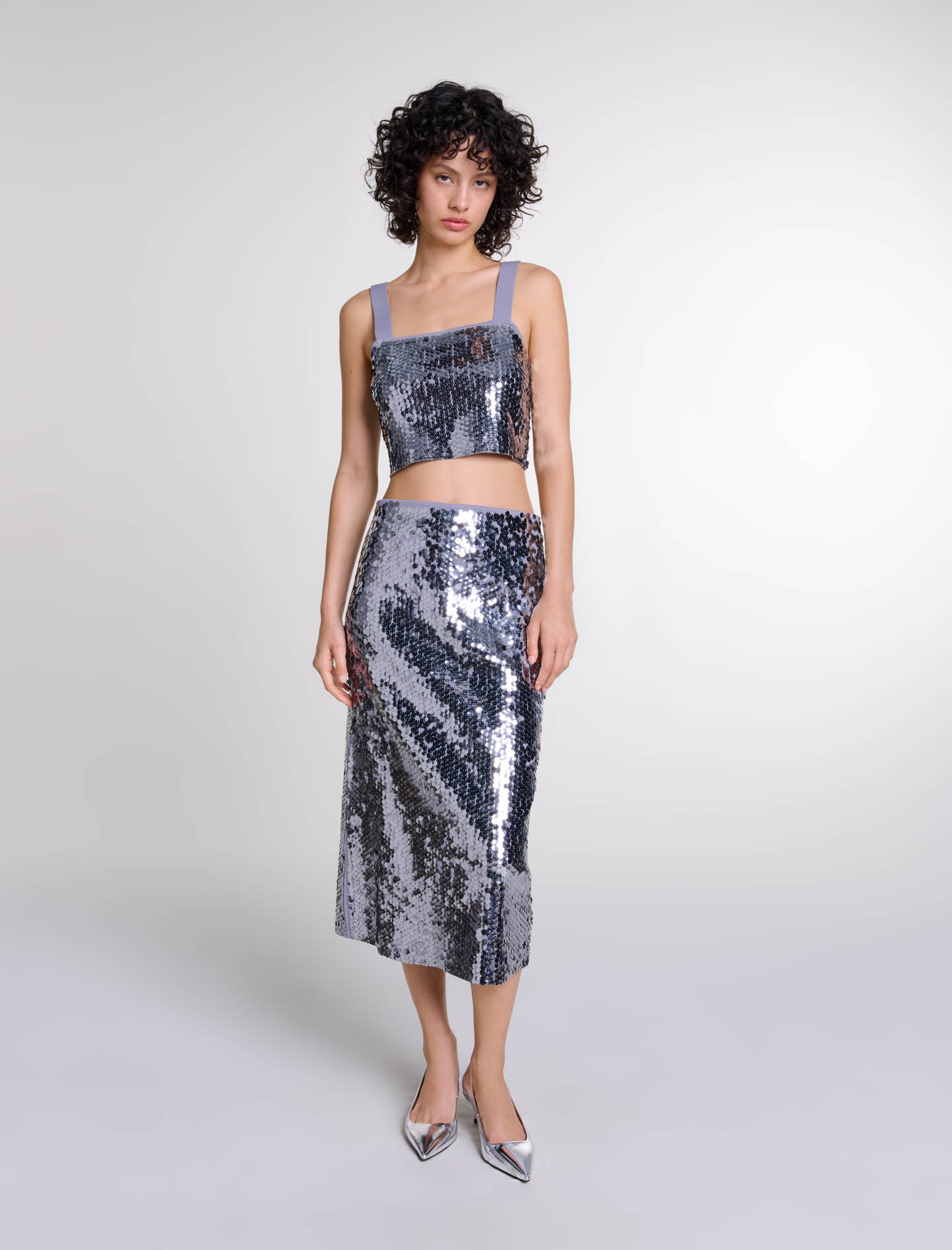 Женский серый топ украшенный пайетками