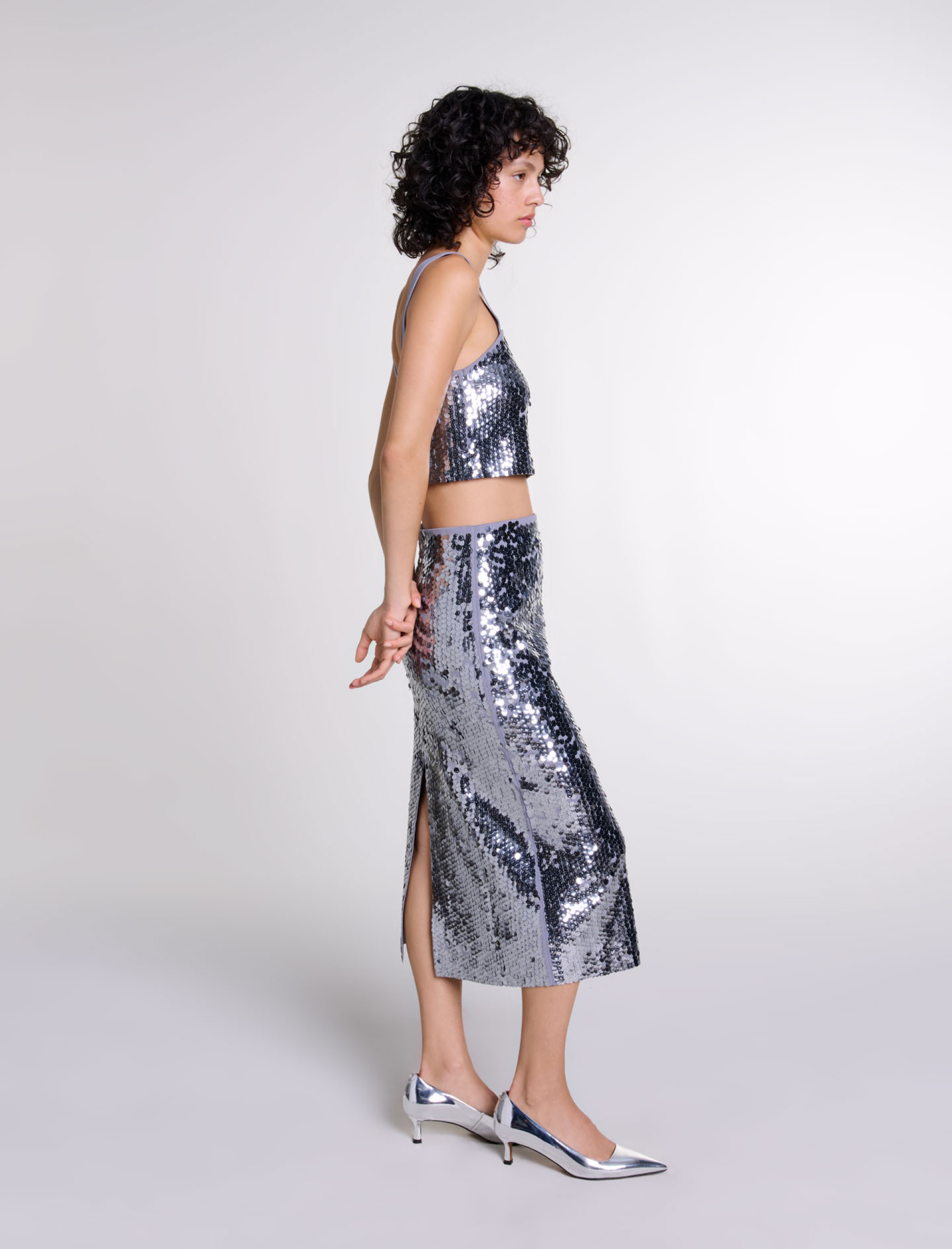 Женский серый топ украшенный пайетками