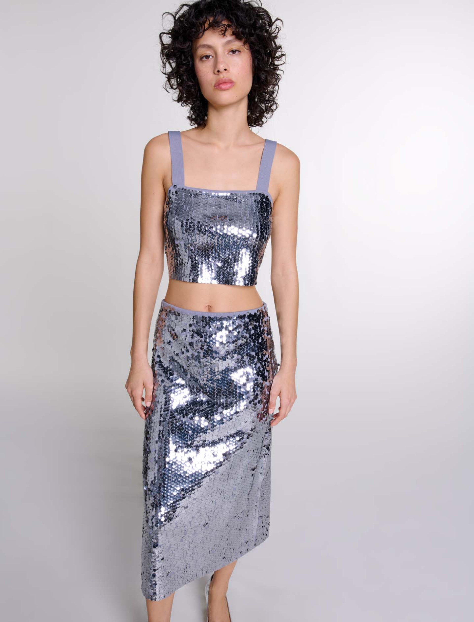 Женский серый топ украшенный пайетками