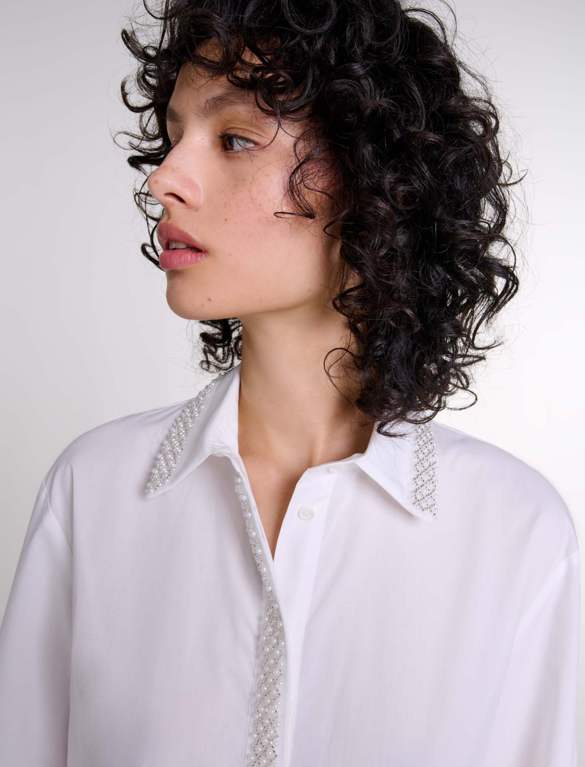 Женское белое платье-рубашка Женское белое платье-рубашка