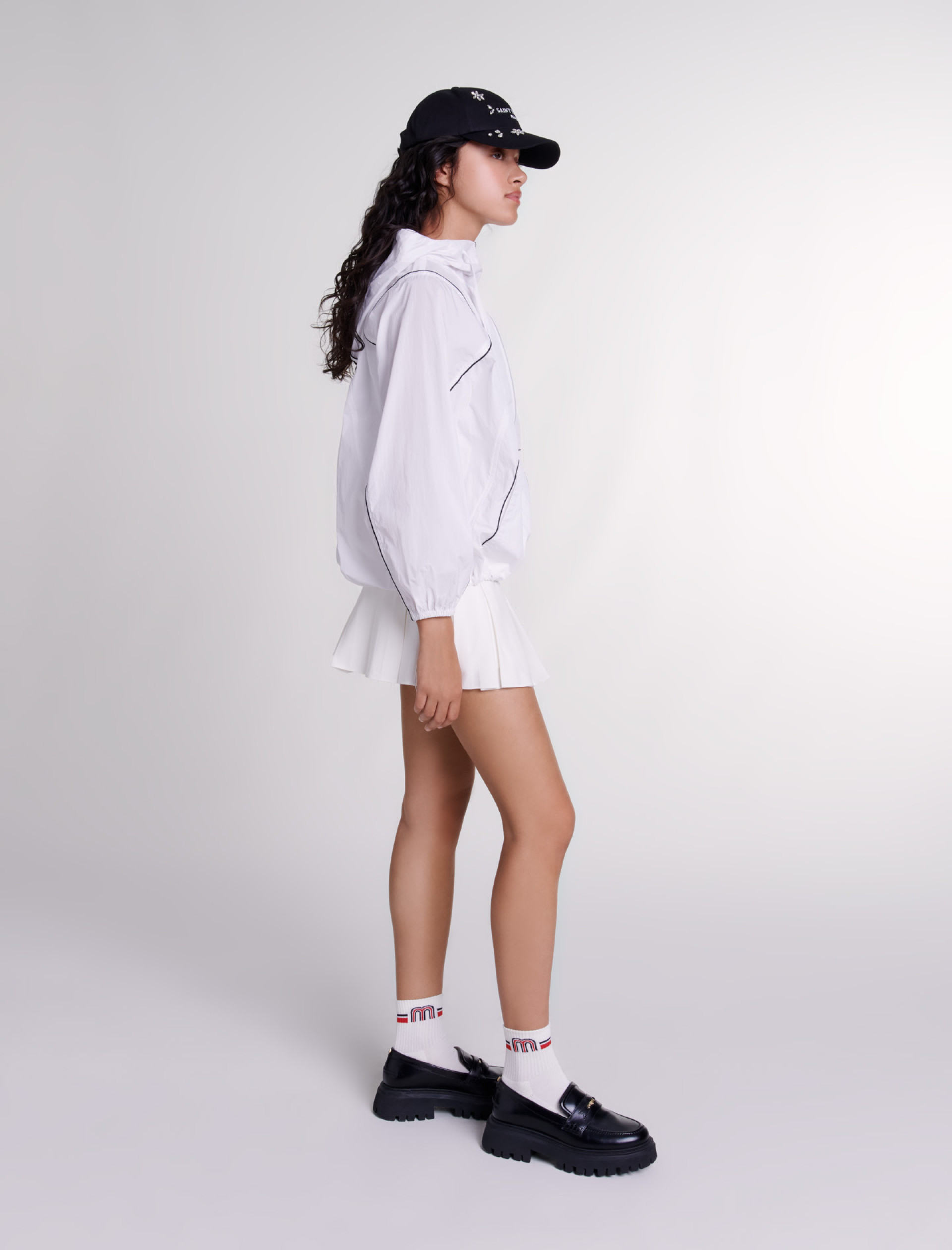 Женская белая ветровка