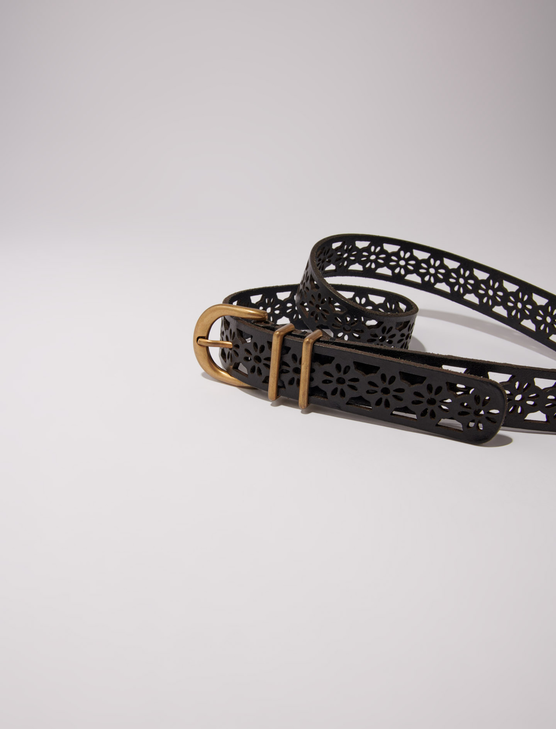 Женский черный ремень с цветочными деталями