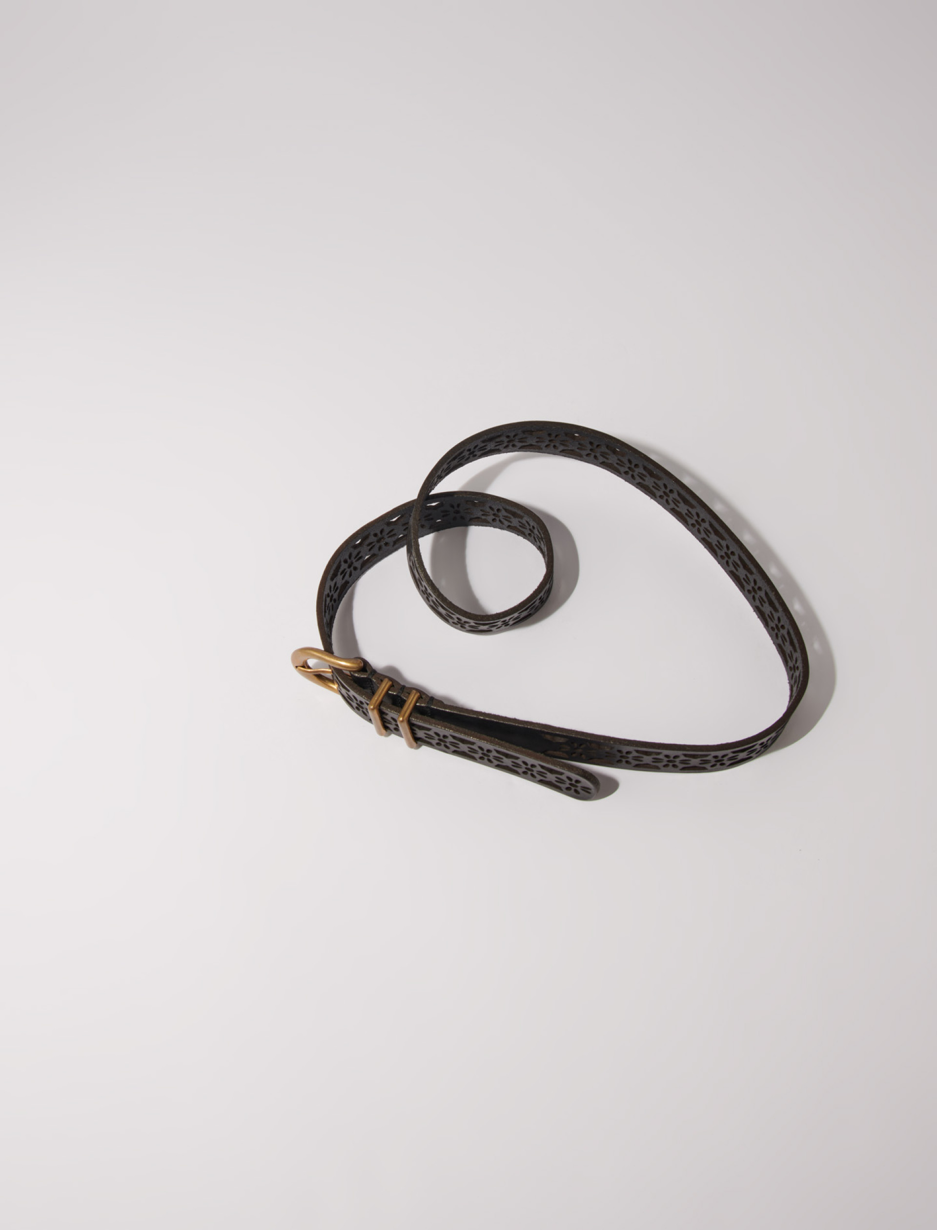 Женский черный ремень с цветочными деталями