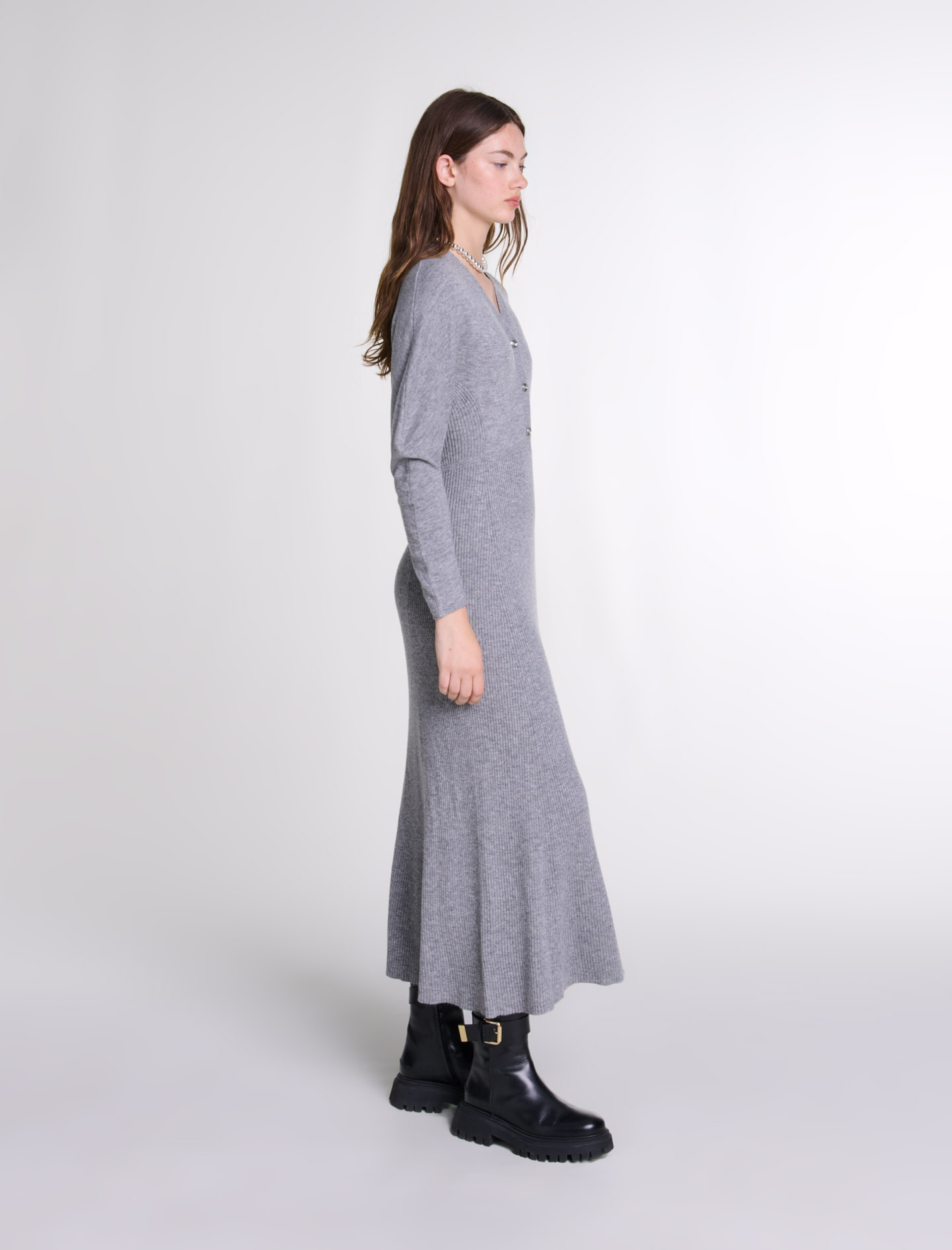 Женское серое трикотажное платье Женское серое трикотажное платье