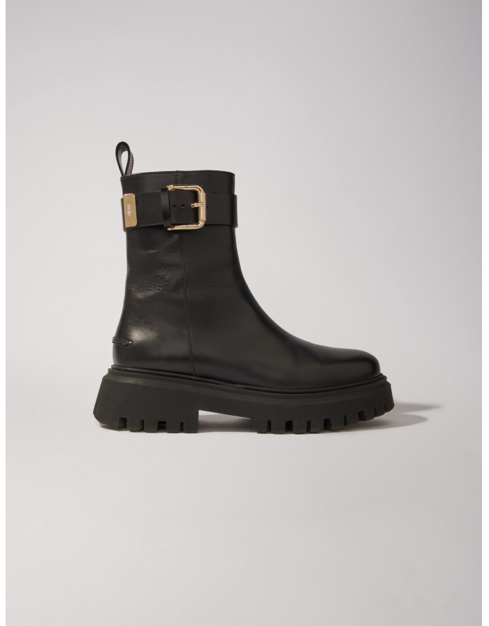 Жіночі чорні черевики з пряжкою