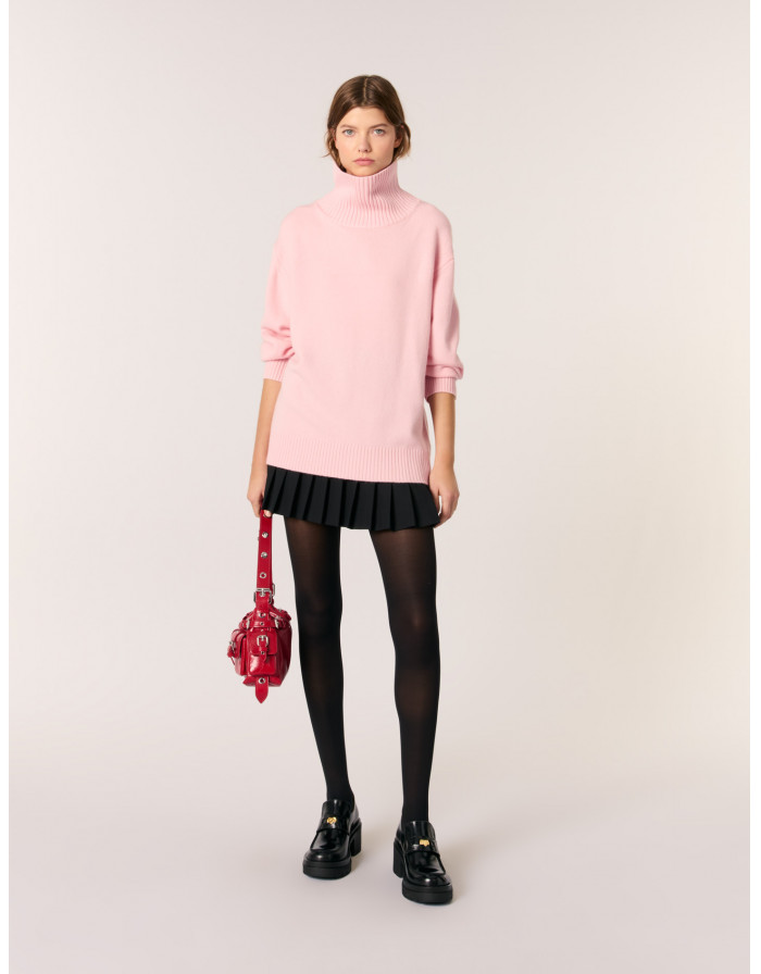 Женский свитер с высоким воротником