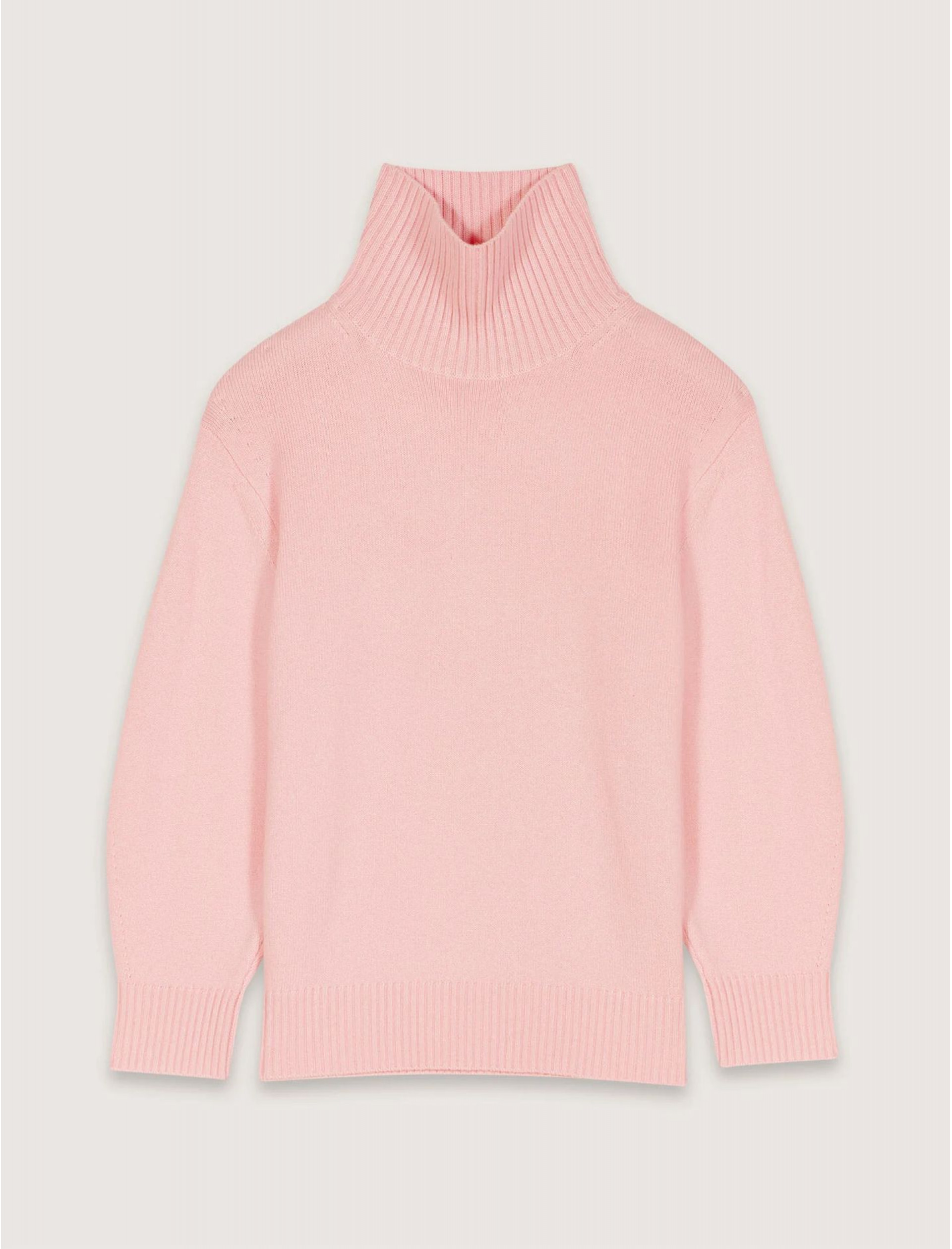 Жіночий светр з високим коміром