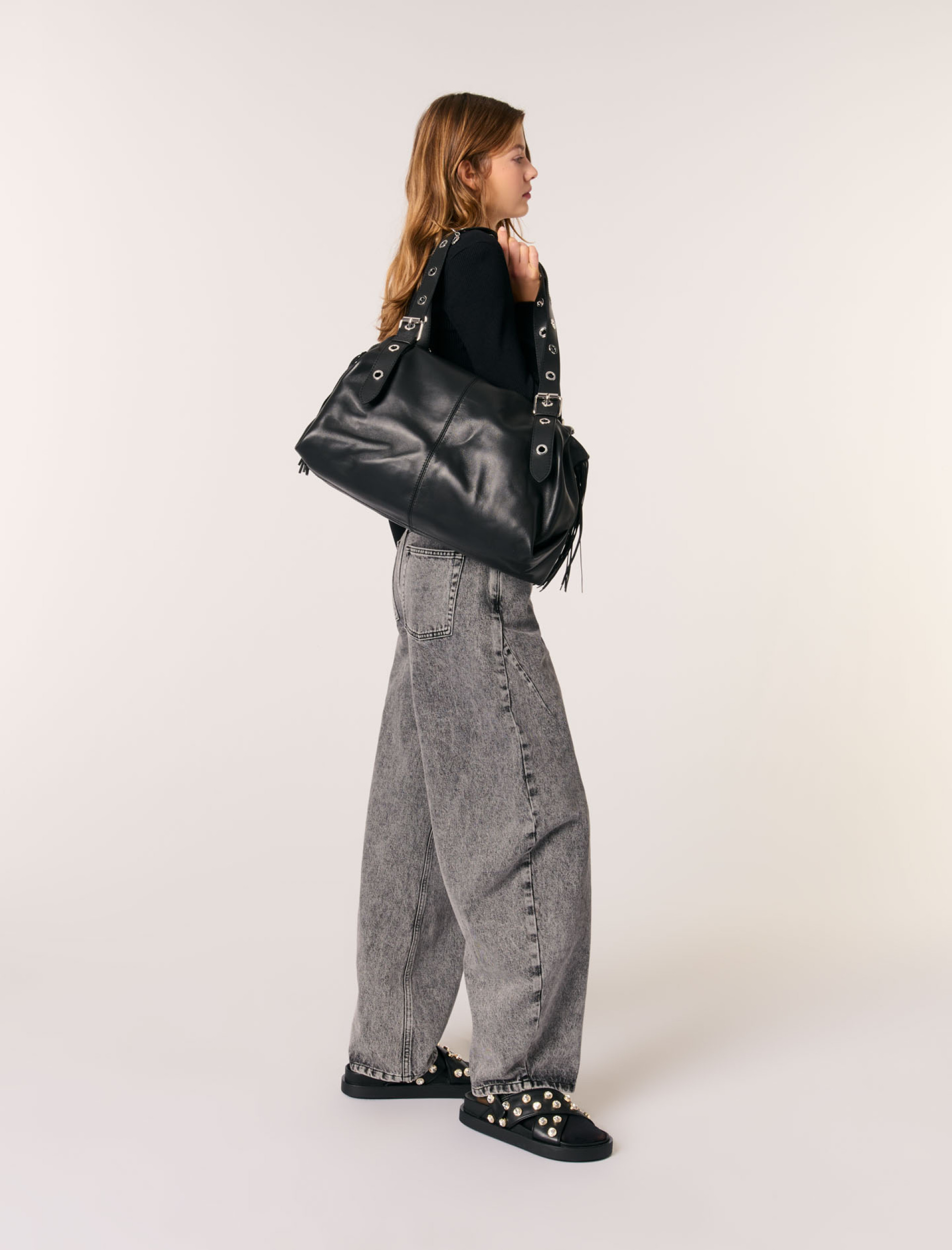 Женский трикотажный джемпер с глубоким вырезом Женский трикотажный джемпер с глубоким вырезом