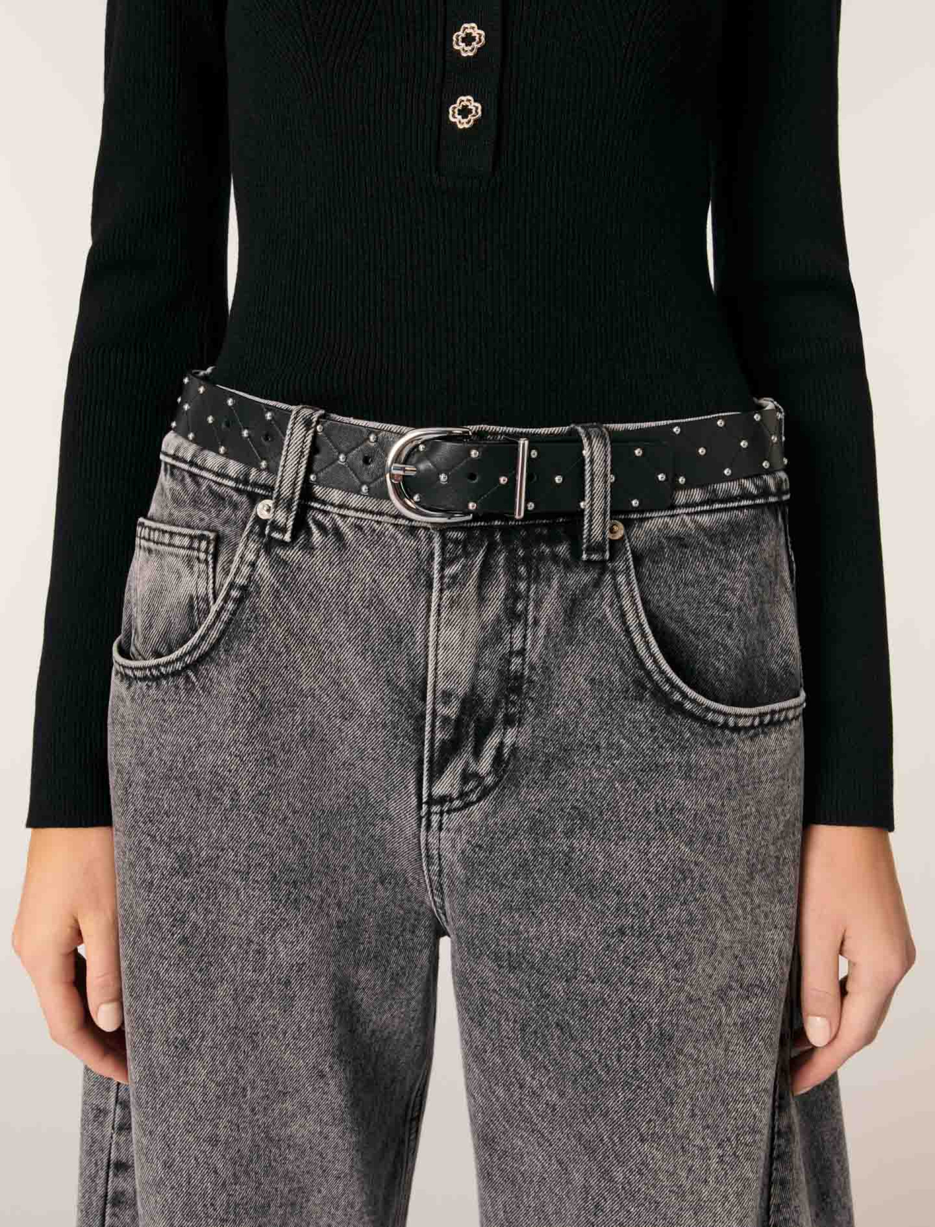 Женский трикотажный джемпер с глубоким вырезом Женский трикотажный джемпер с глубоким вырезом