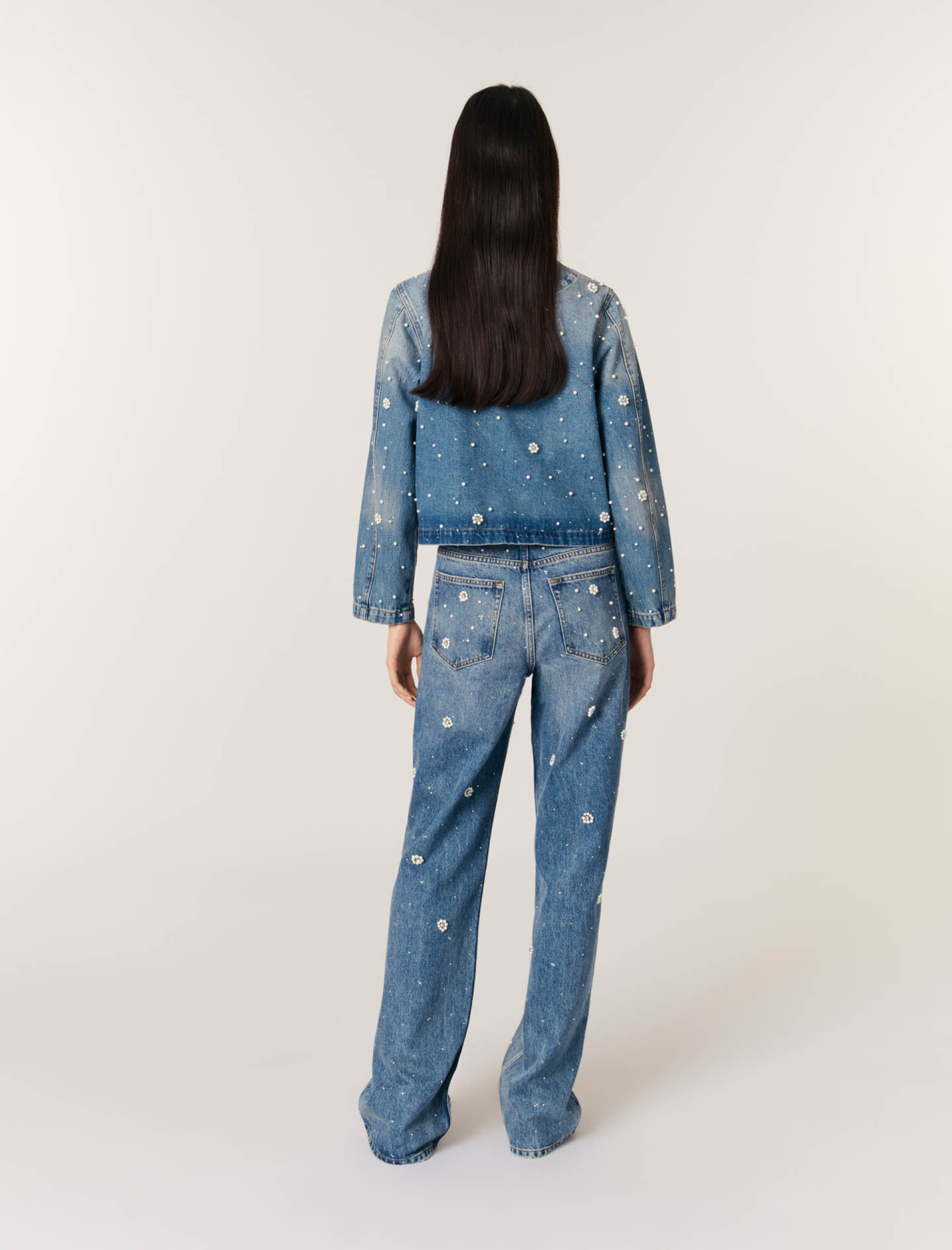 Жіноча джинсова куртка з вишивкою Жіноча джинсова куртка з вишивкою