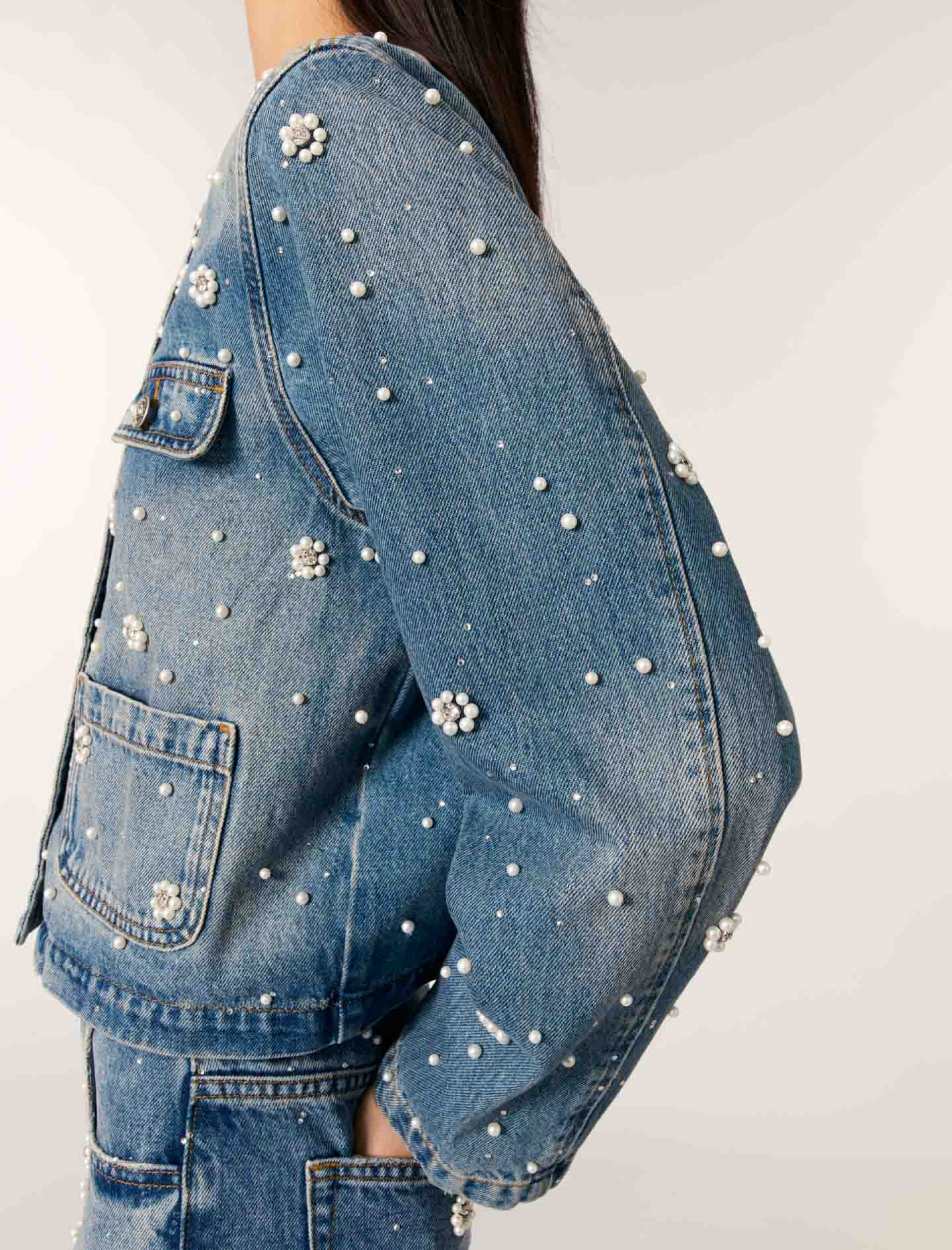 Жіноча джинсова куртка з вишивкою Жіноча джинсова куртка з вишивкою