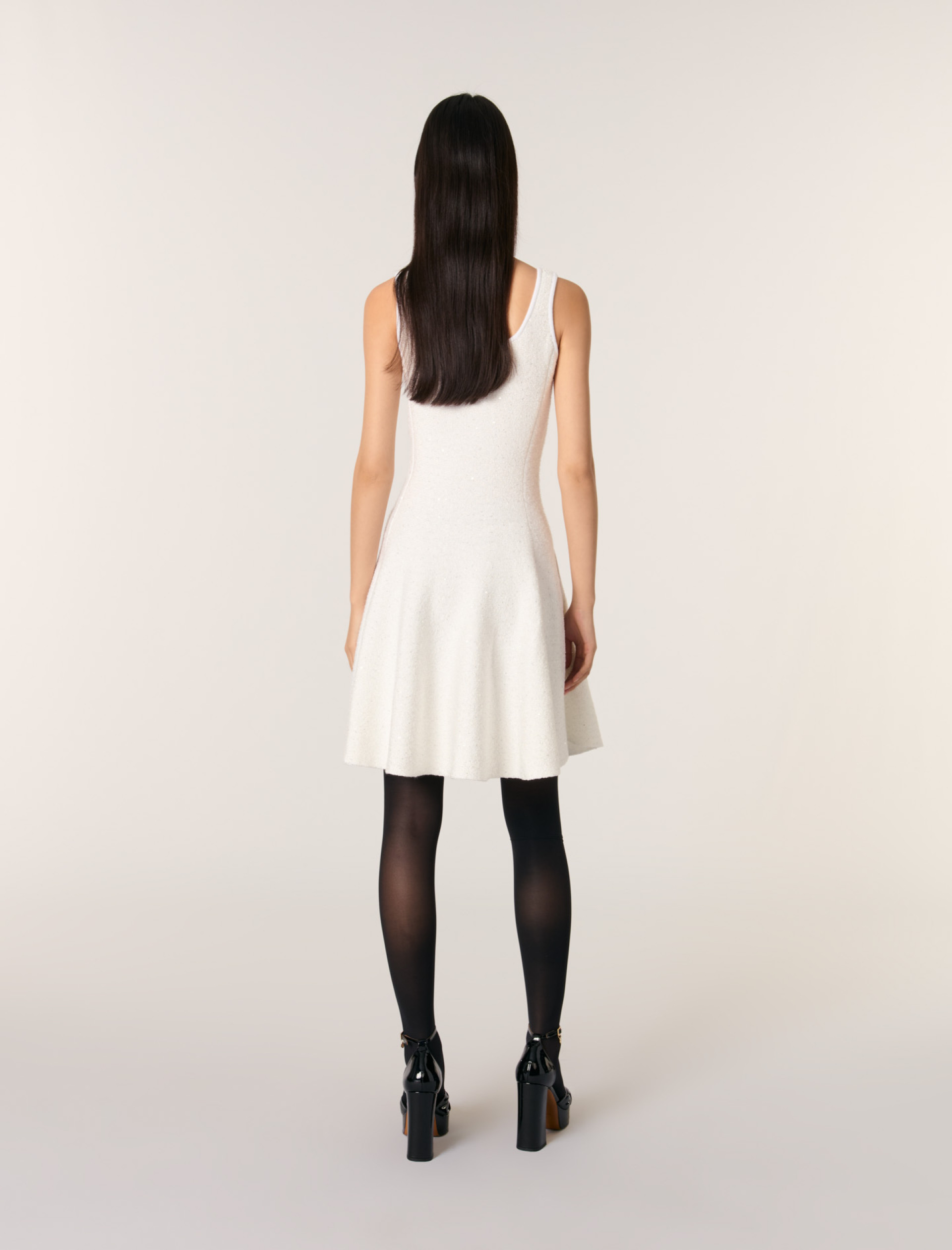 Жіноча трикотажна сукня з паєтками