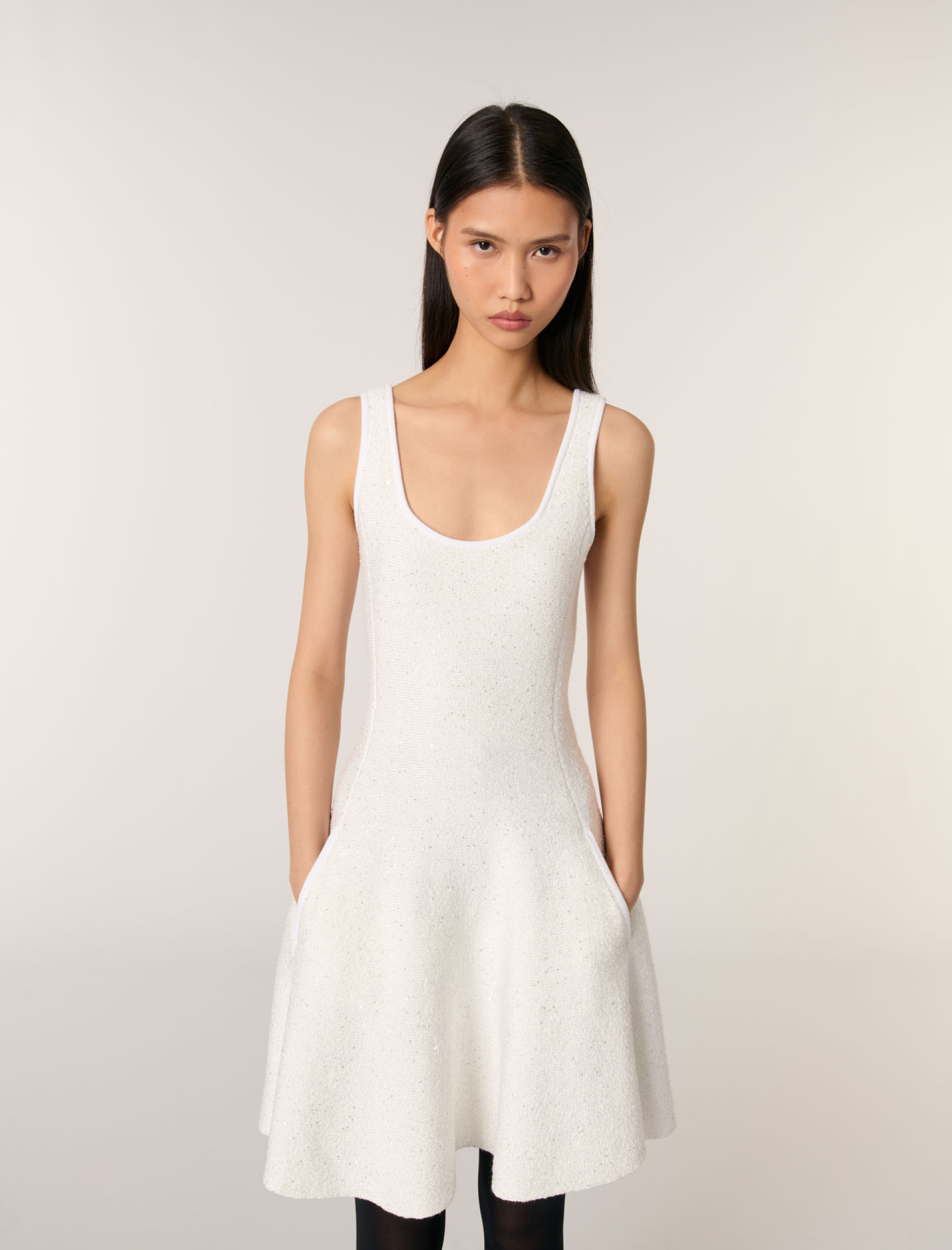 Жіноча трикотажна сукня з паєтками