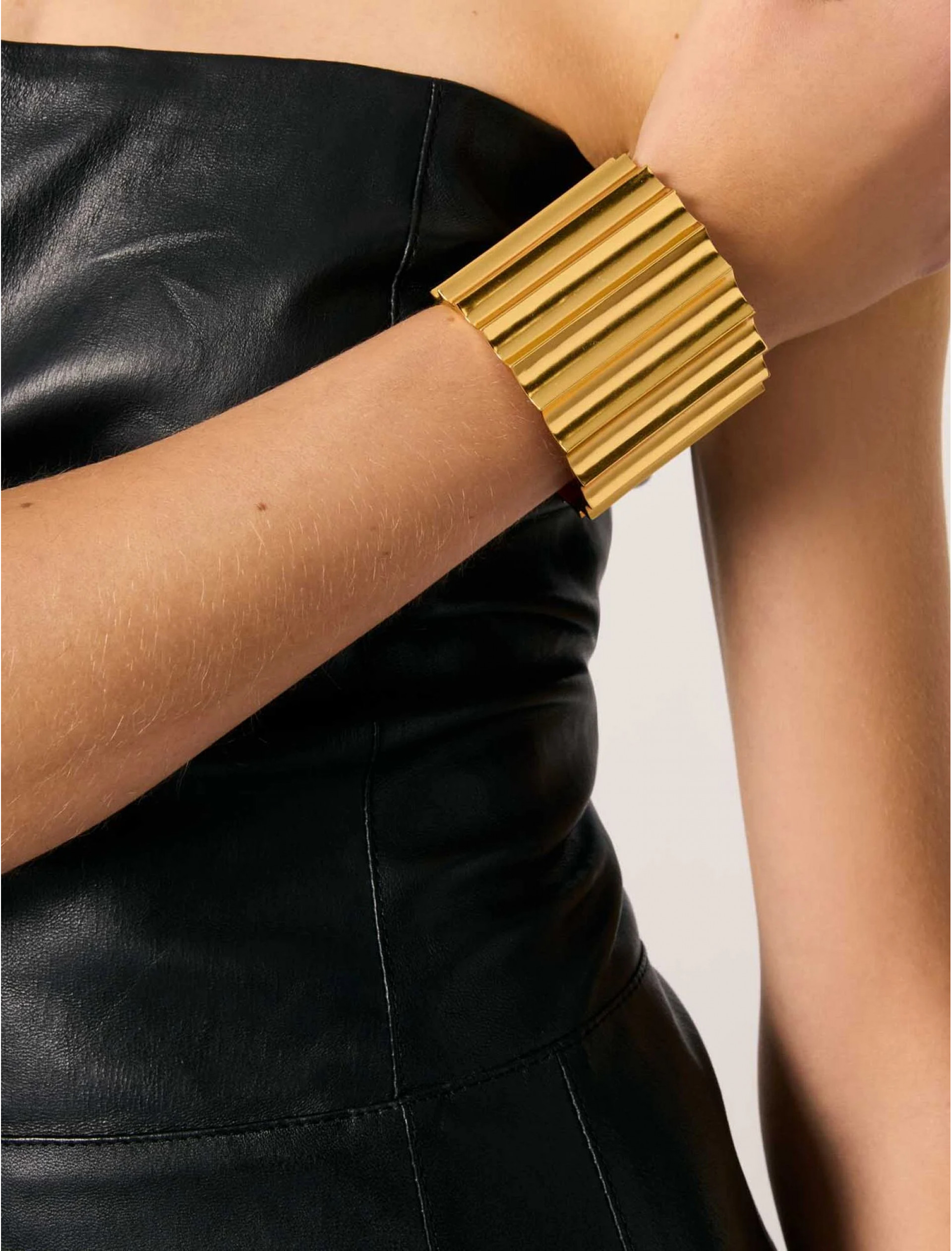 Женский золотистый браслет Женский золотистый браслет