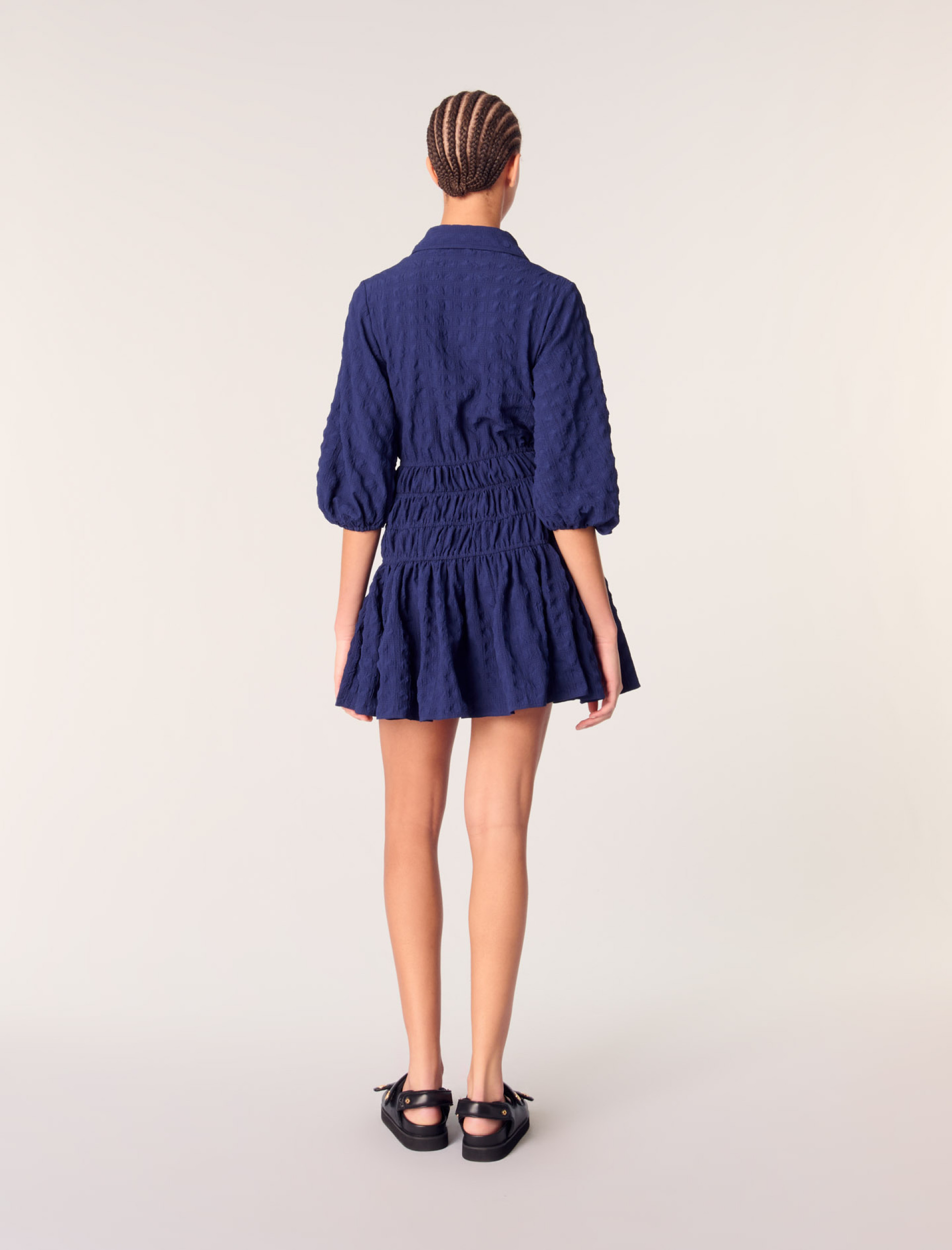 Жіноча плісирована сукня з атласним ефектом