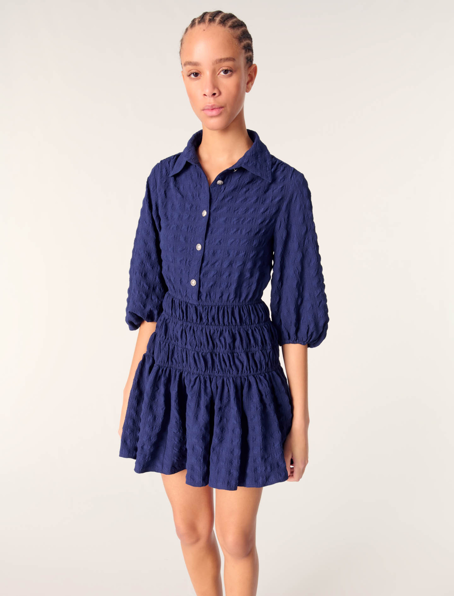 Жіноча плісирована сукня з атласним ефектом