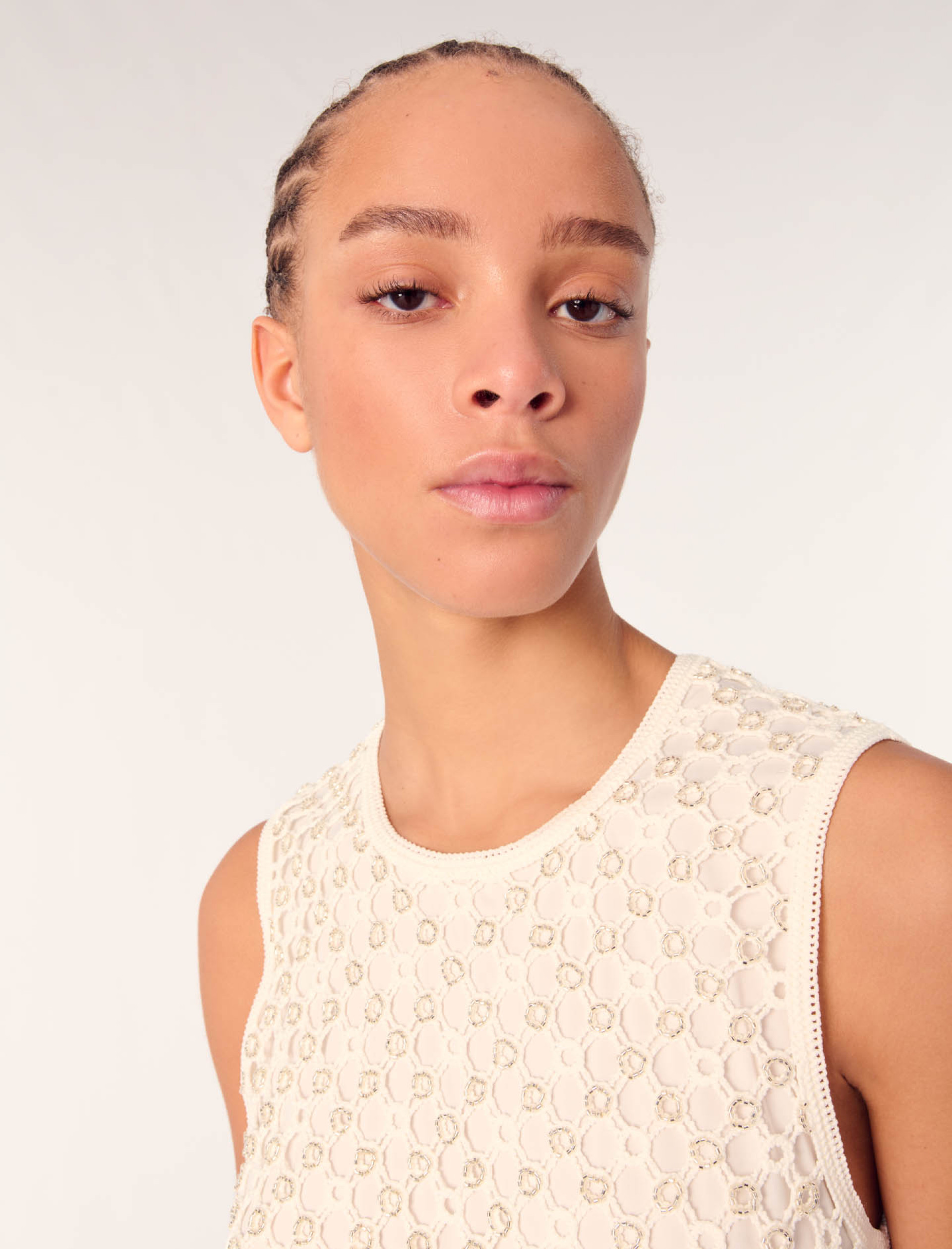 Жіночий в'язаний топ з бісером