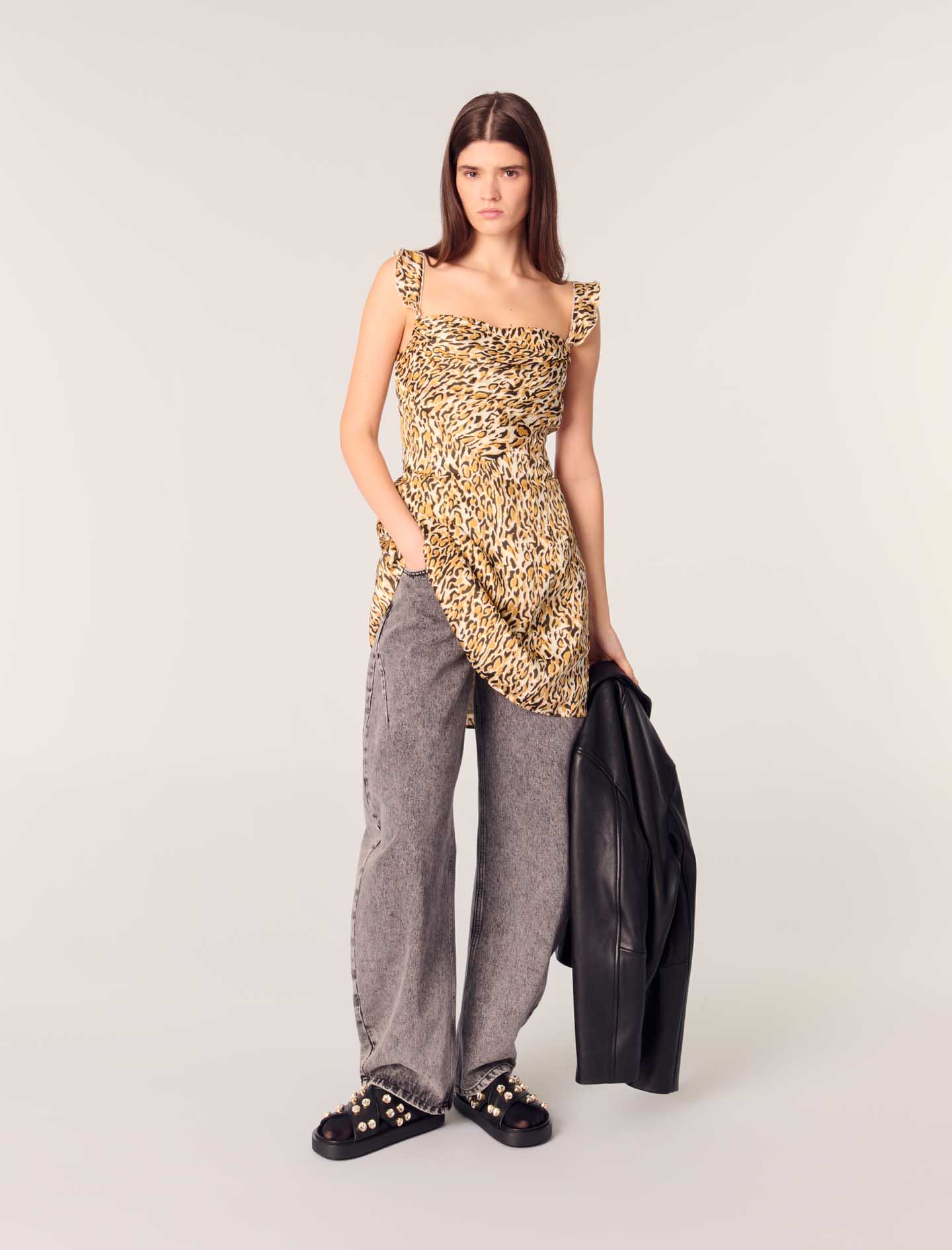 Жіноча сукня з леопардовим принтом