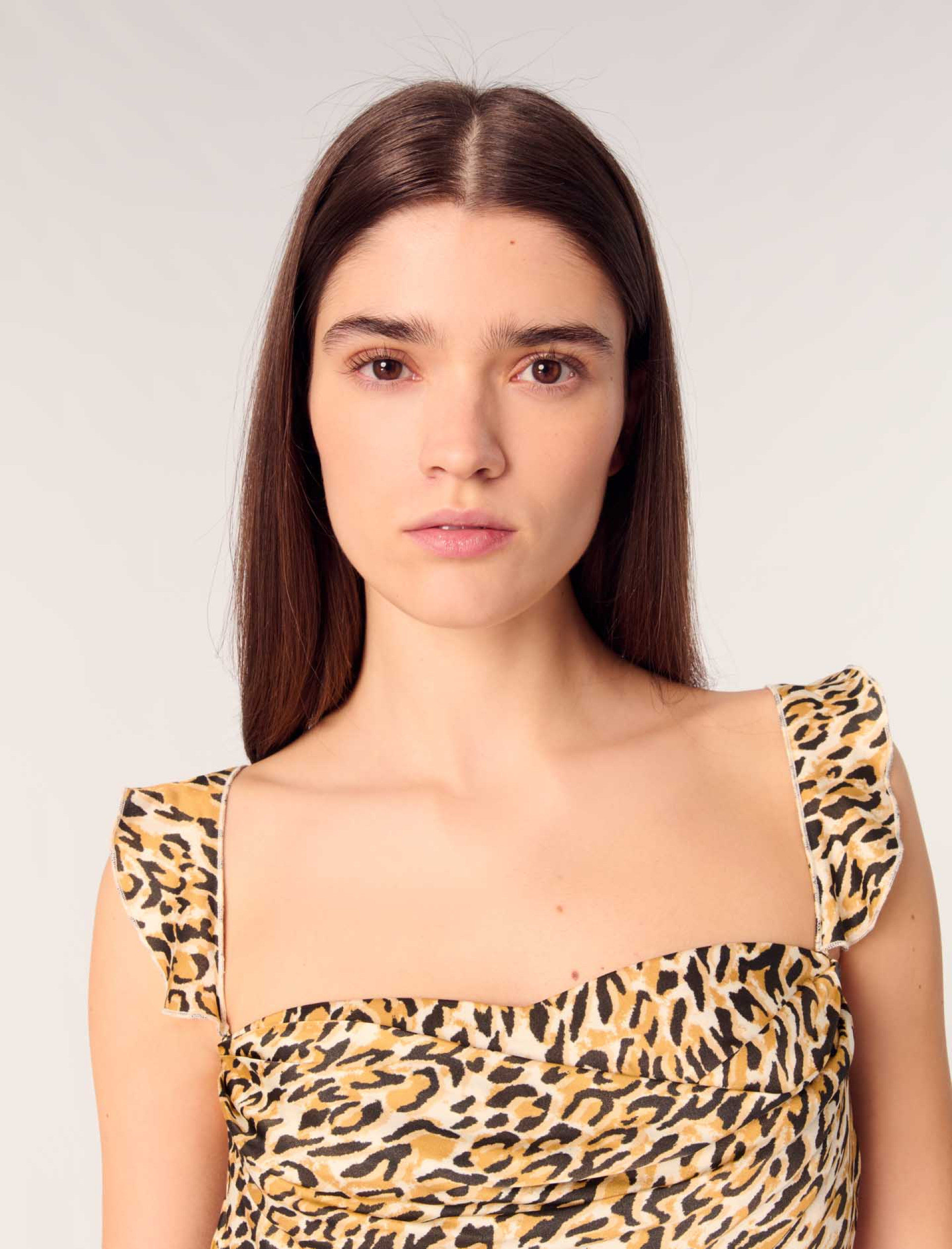 Жіноча сукня з леопардовим принтом Жіноча сукня з леопардовим принтом