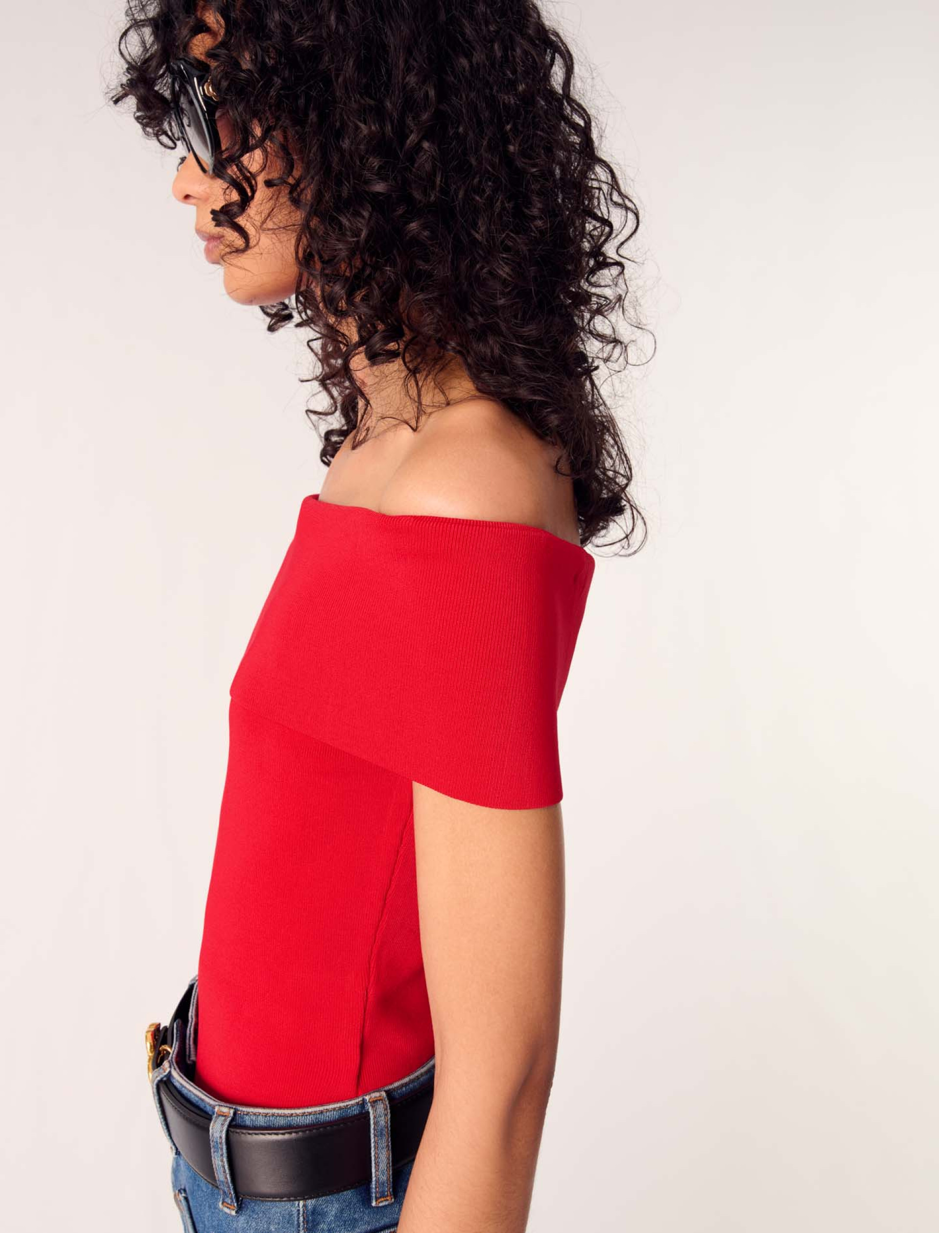 Жіночий трикотажний топ з горловиною бардо