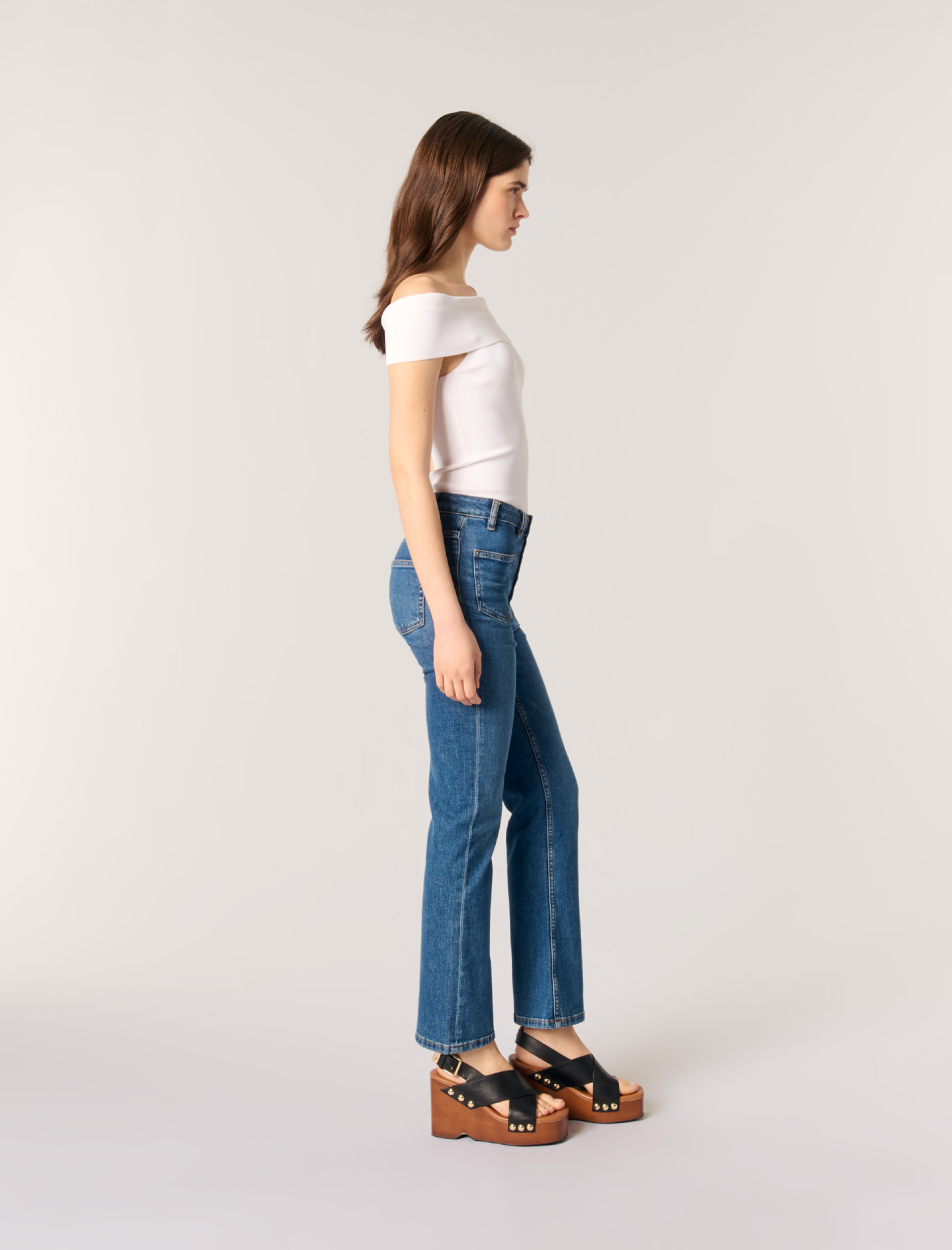 Жіночий топ з вирізом-бардо