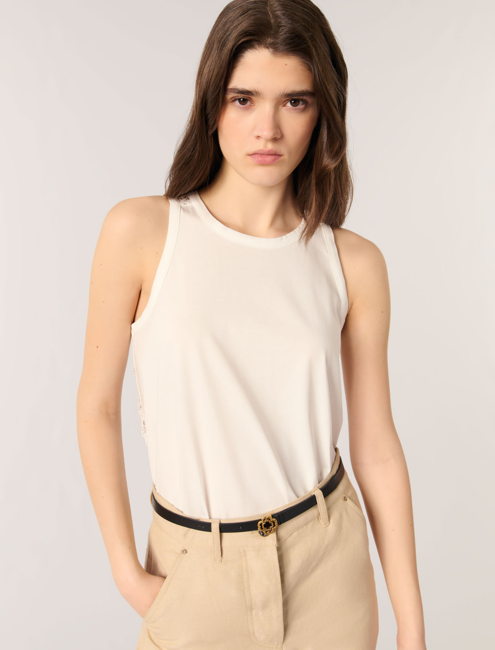 Жіночий топ з в'язаною вставкою на спині