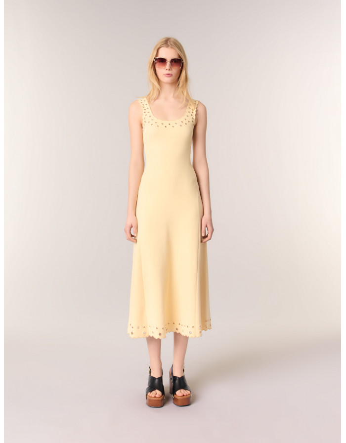 Женское длинное платье с люверсами