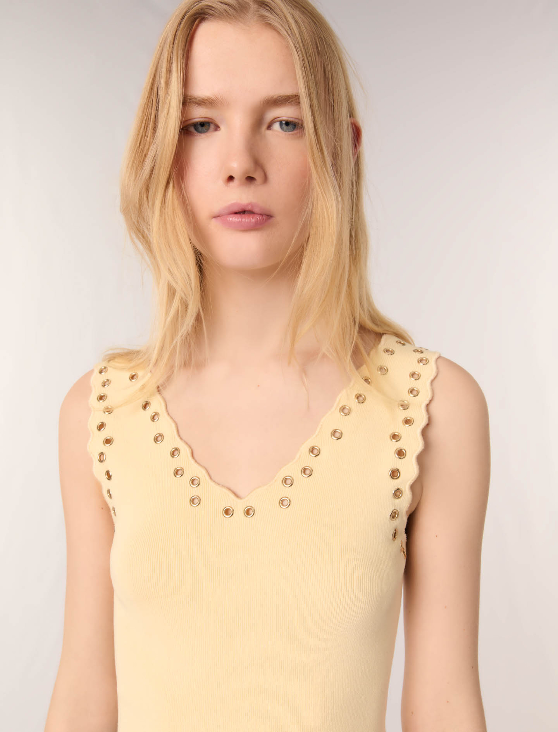 Женский топ с люверсами Женский топ с люверсами