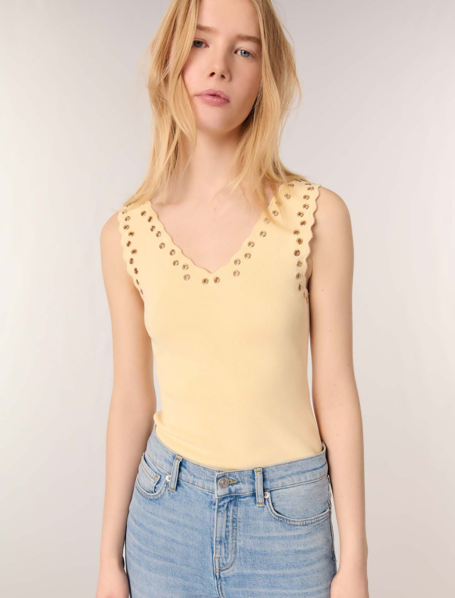 Женский топ с люверсами Женский топ с люверсами