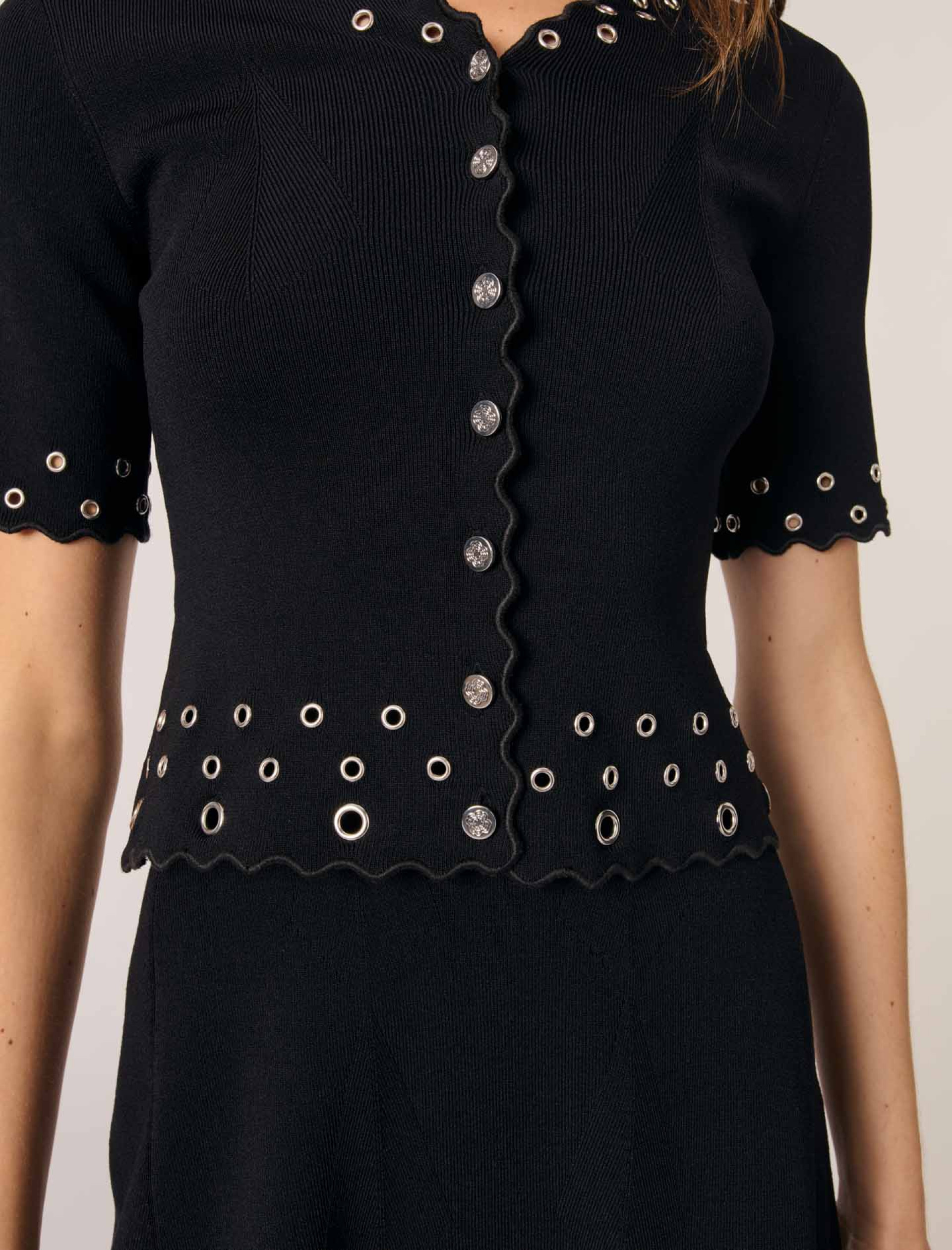 Женский короткий кардиган с люверсами Женский короткий кардиган с люверсами