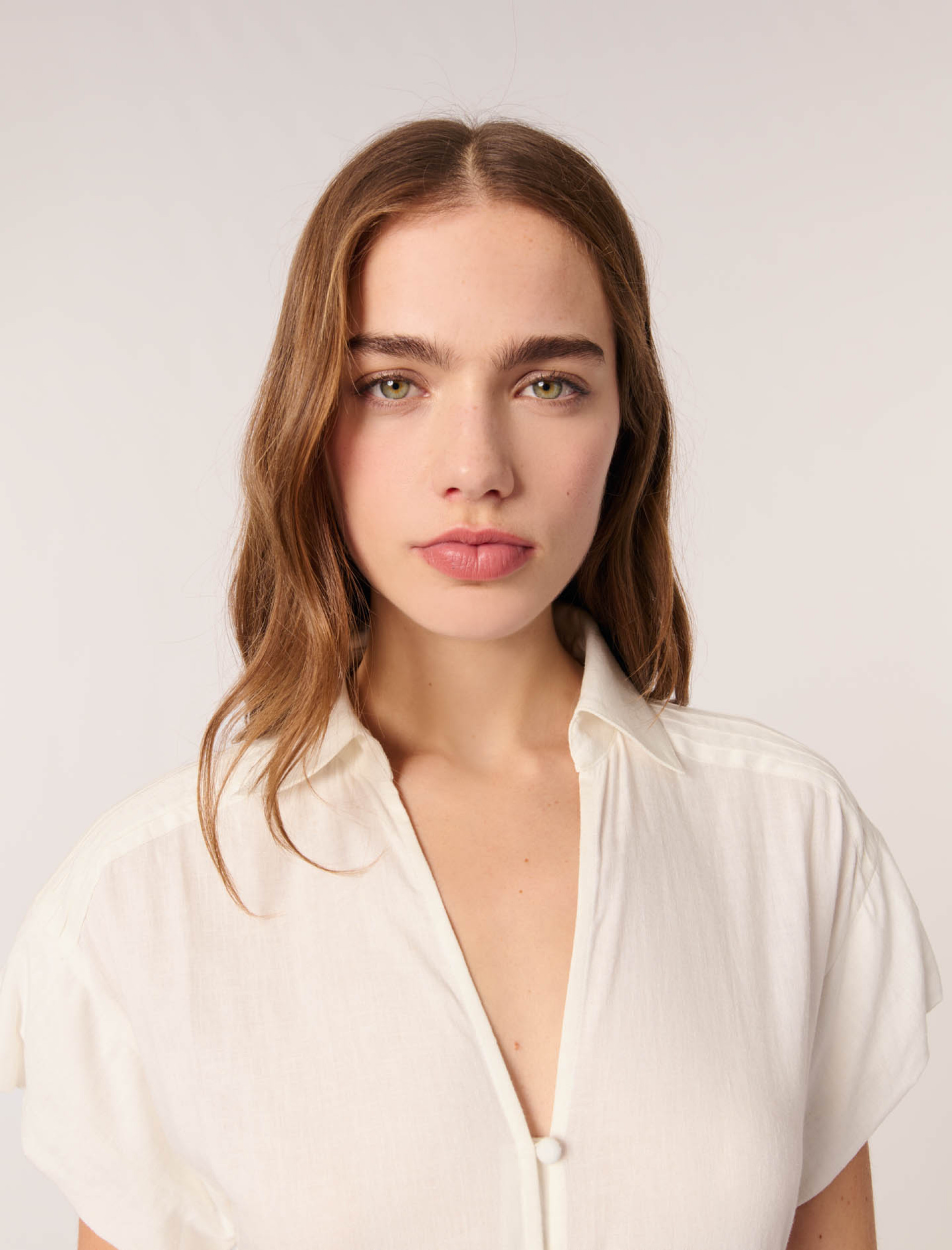 Женское длинное вышитое платье с оборками