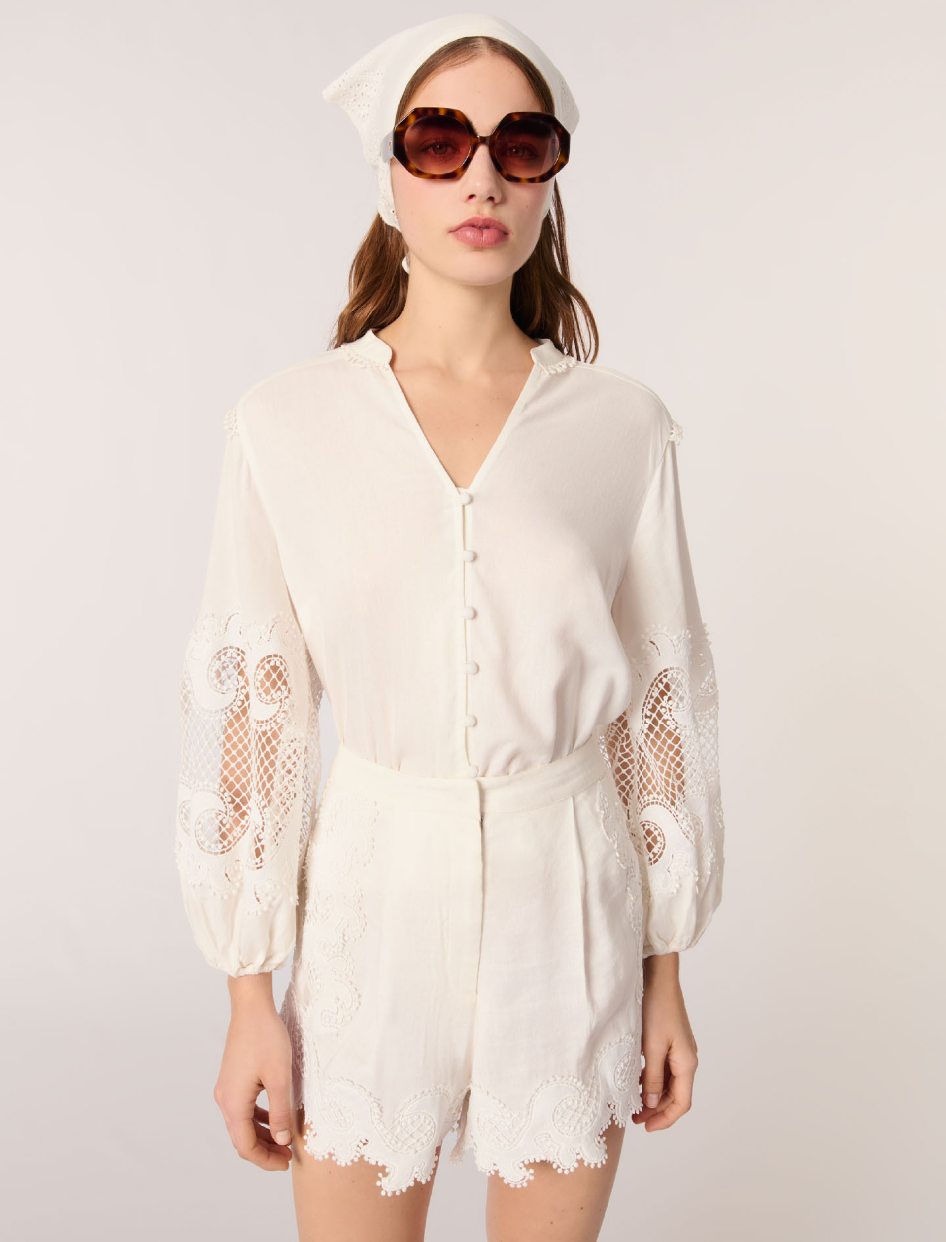 Жіночі шорти з вишивкою