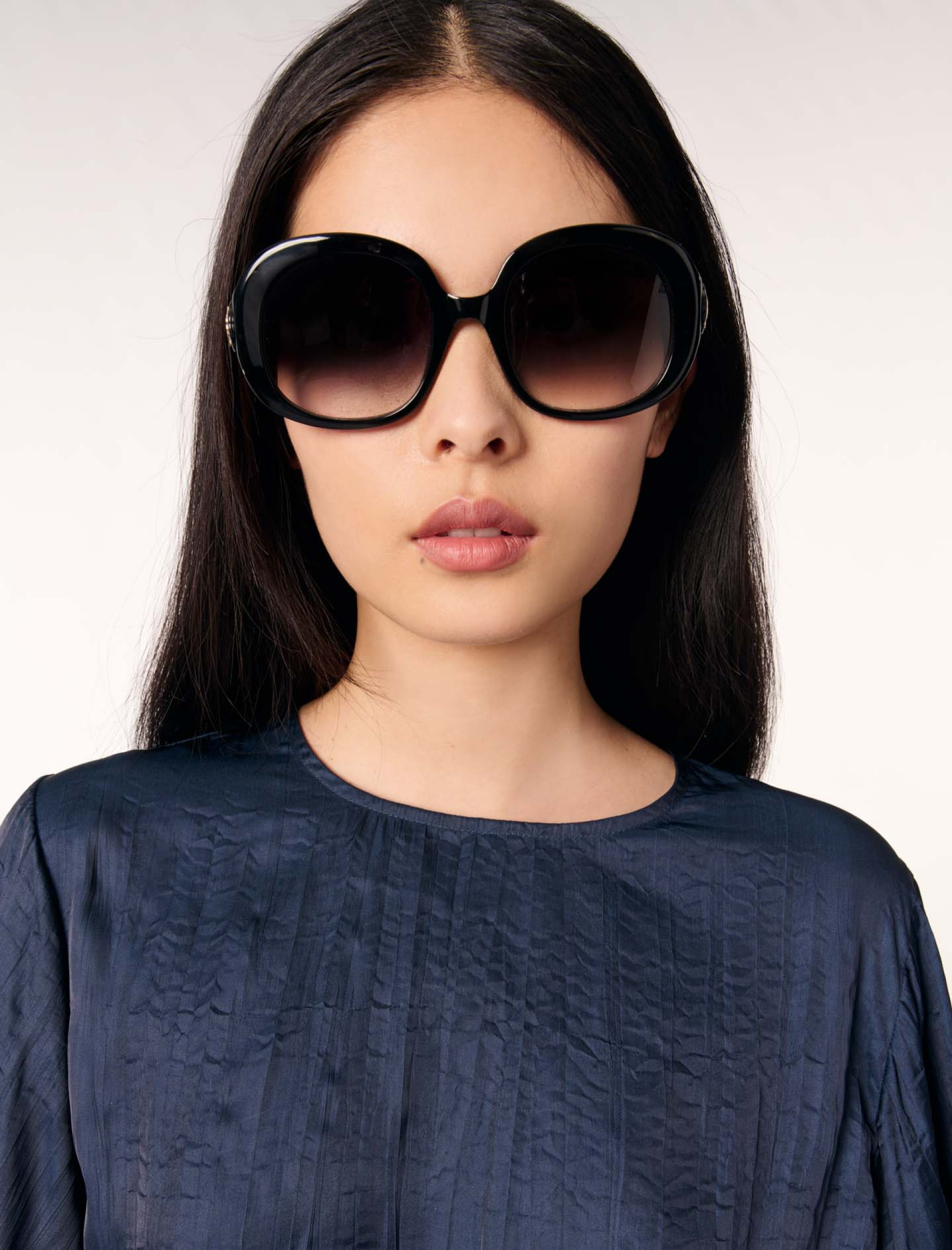 Жіночий короткий атласний топ Жіночий короткий атласний топ