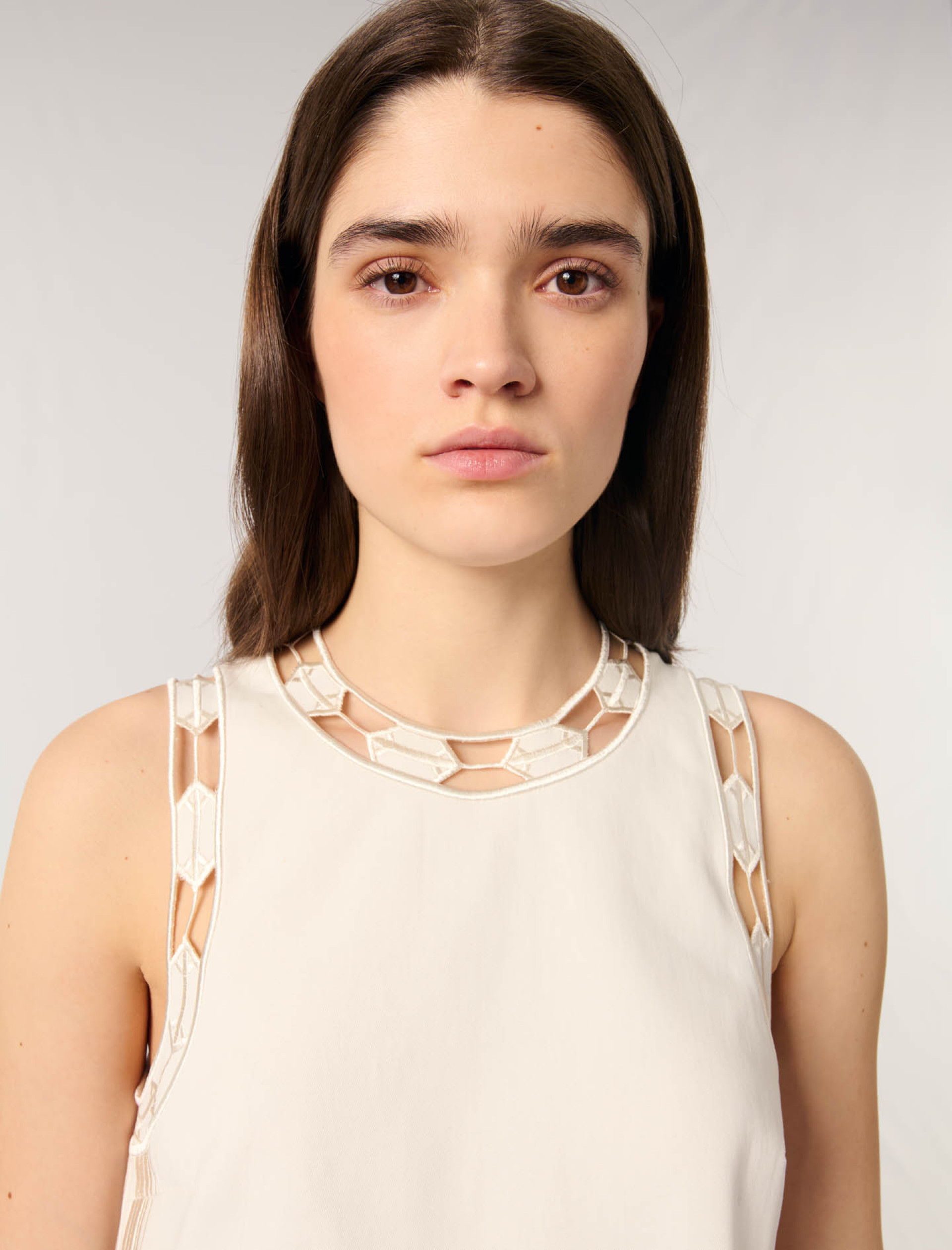 Жіночий топ з вишивкою