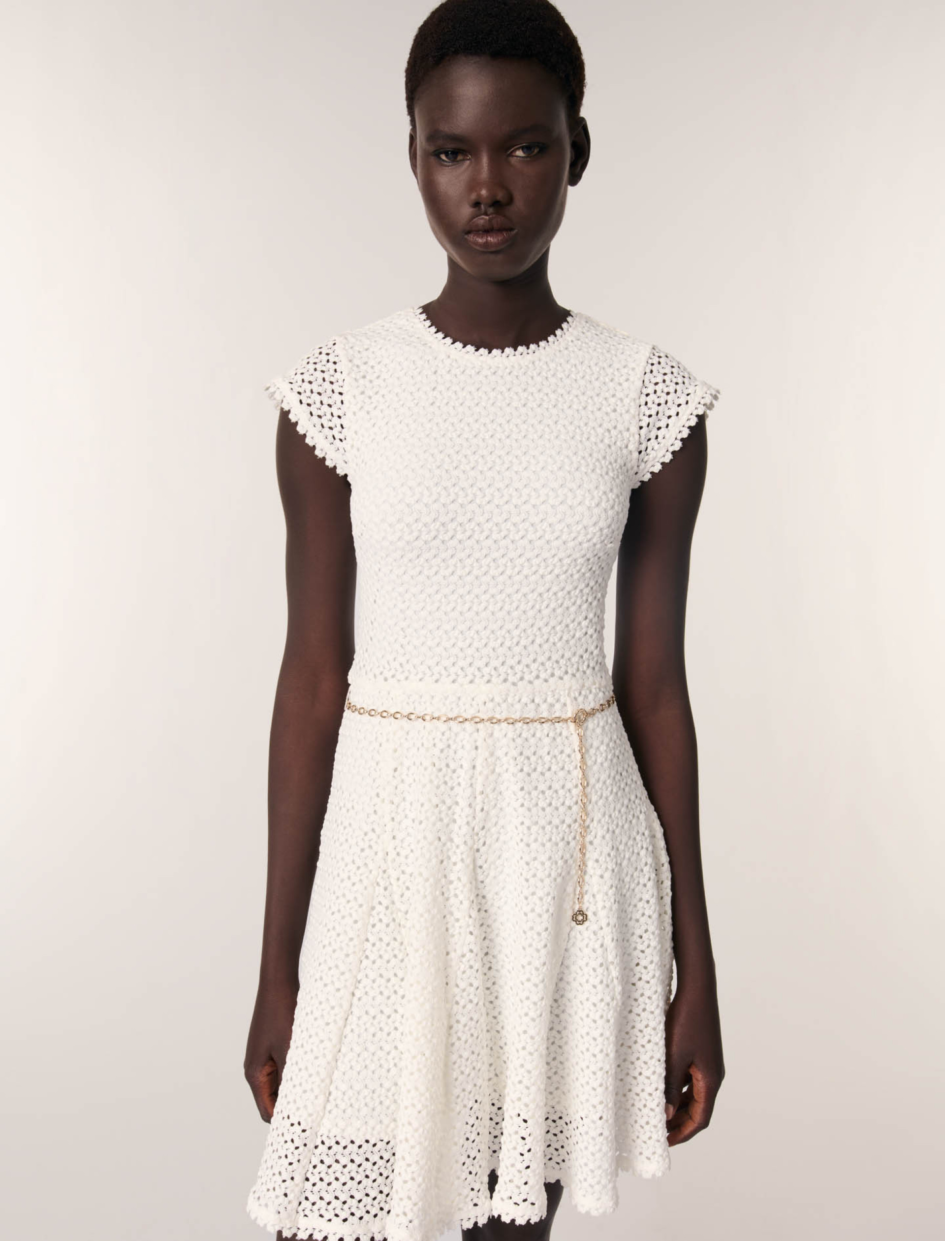 Жіноча сукня в техніці в'язання гачком