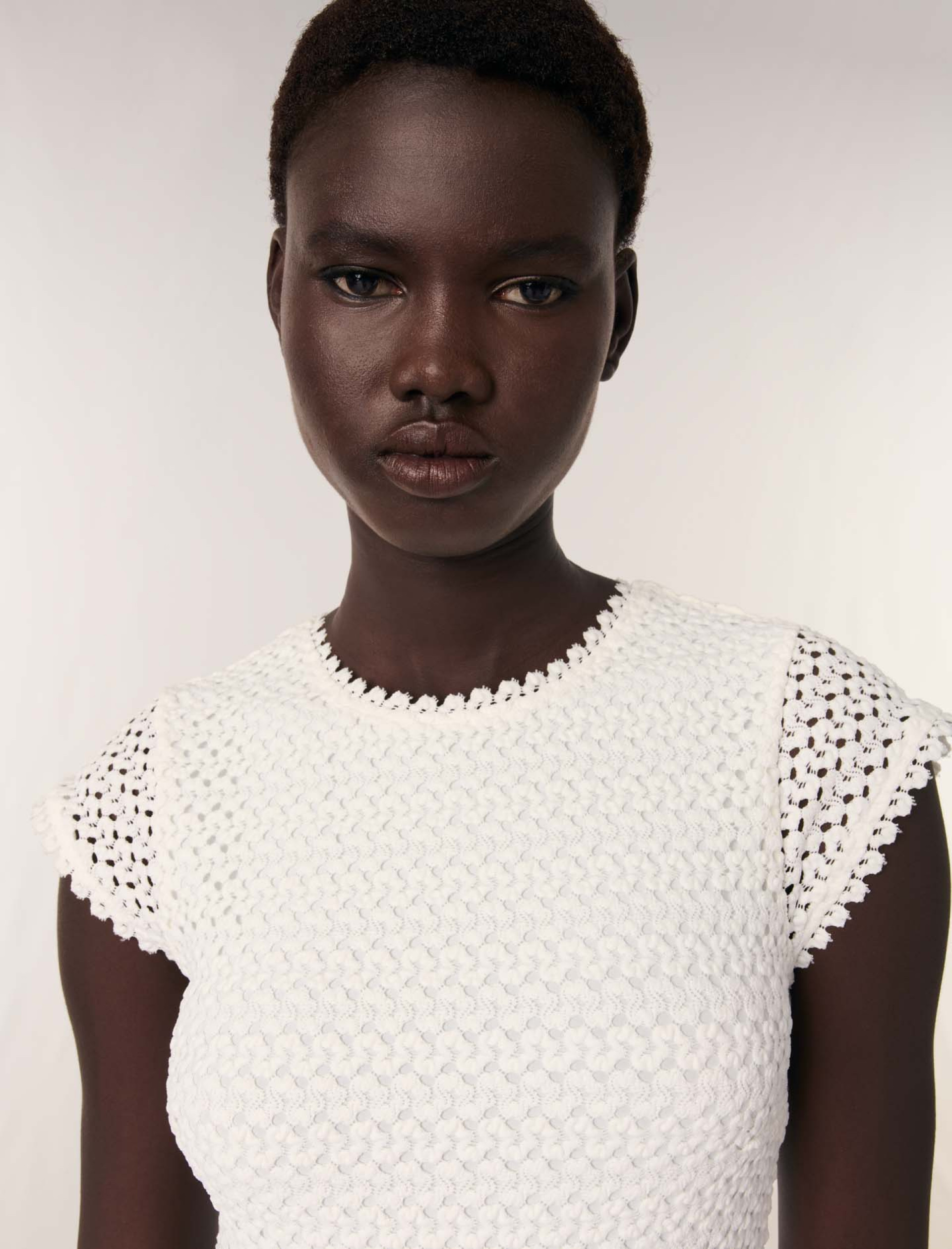 Жіноча сукня в техніці в'язання гачком